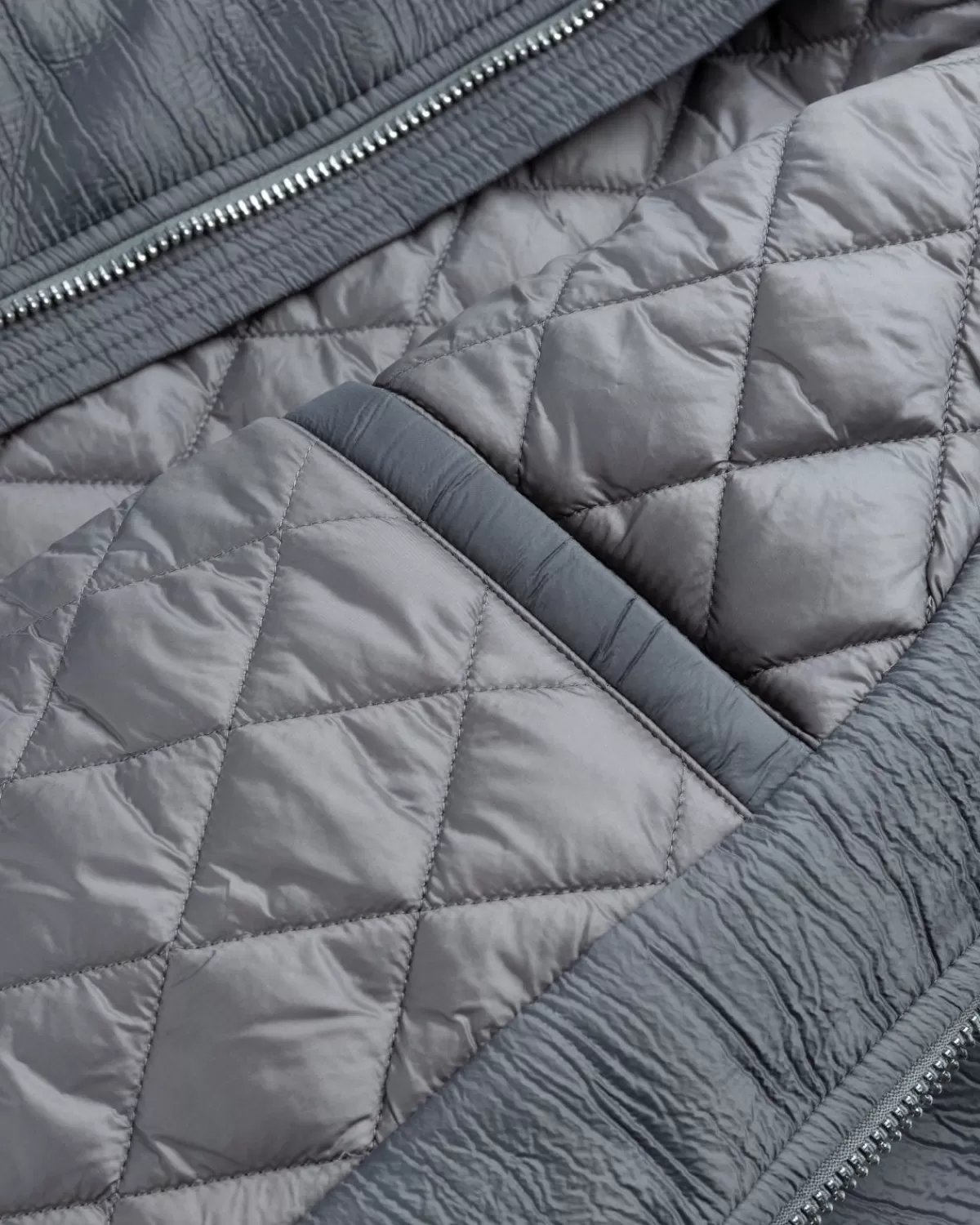 1800_x_highsnobiety_berlin_berlin_3_bomberjack_grijs_11.webp Bovenkleding^6PM 18.00 X Highsnobiety Berlin, Berlin 3 Bomberjack Grijs