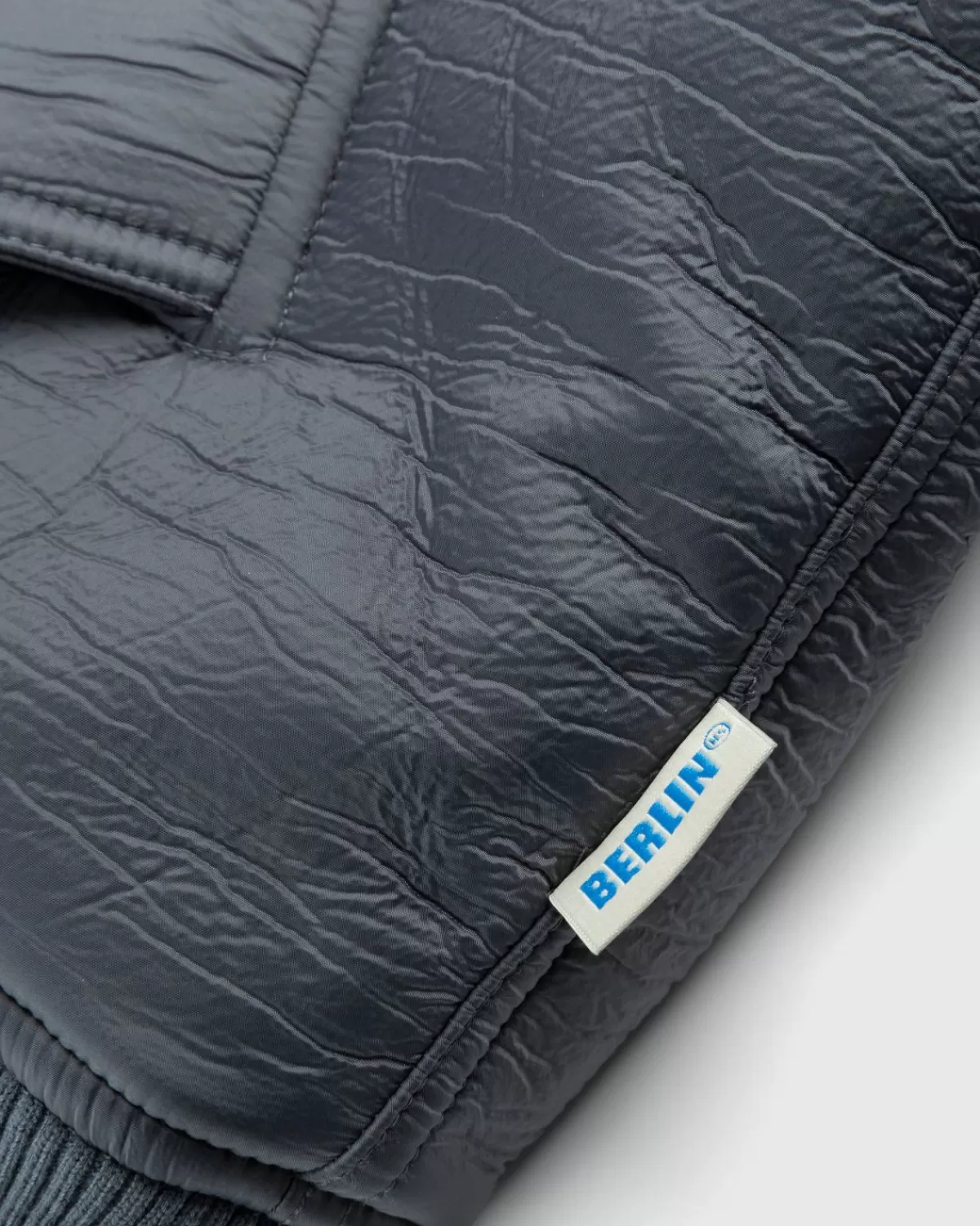 1800_x_highsnobiety_berlin_berlin_3_bomberjack_grijs_12.webp Bovenkleding^6PM 18.00 X Highsnobiety Berlin, Berlin 3 Bomberjack Grijs