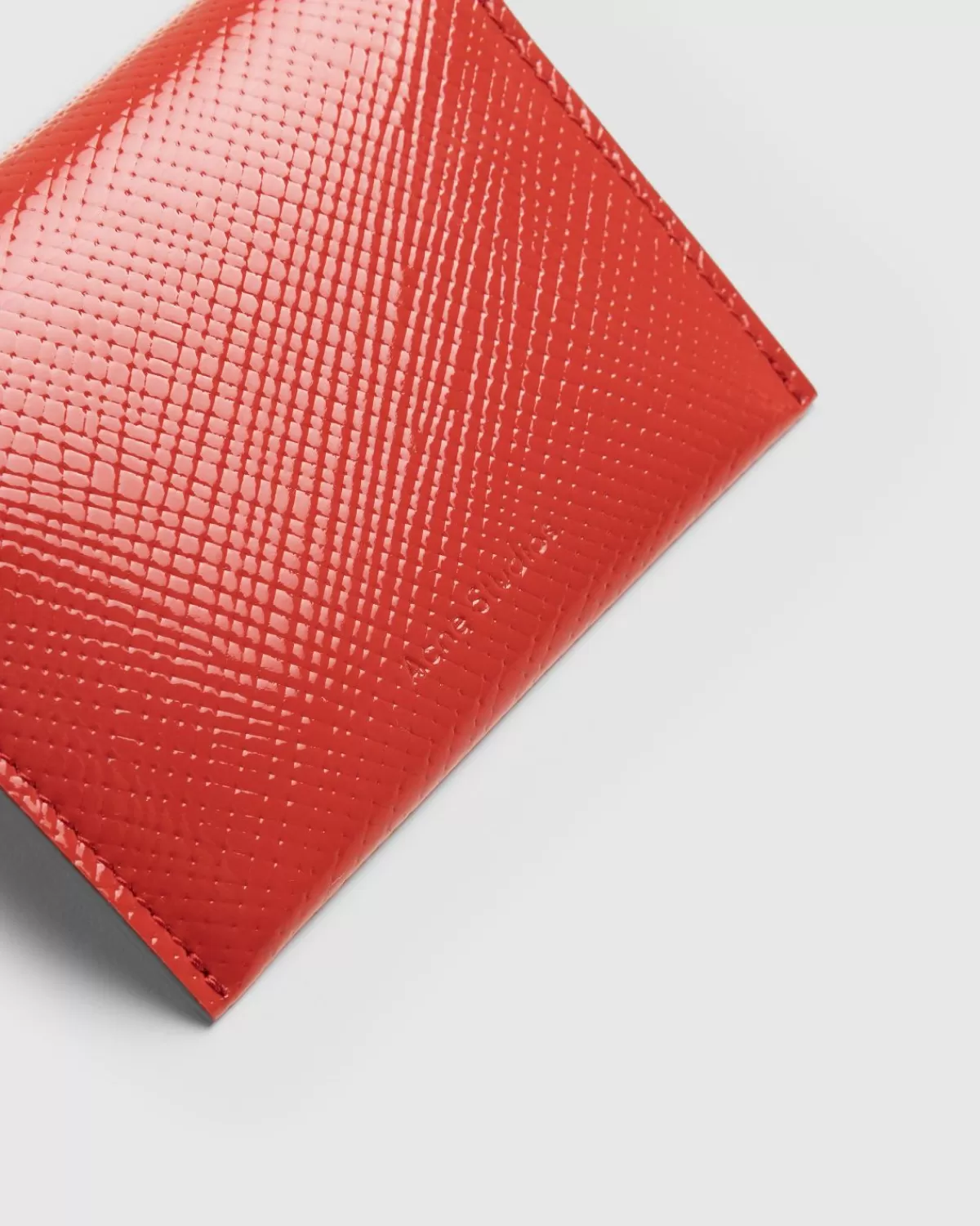 acne_studios_gevouwen_kaarthouder_rood_5.webp Acne Studios Gevouwen Kaarthouder Rood Discount