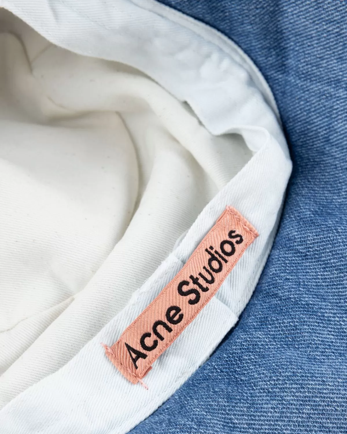 acne_studios_gewatteerde_denim_vissershoed_blauw_3.webp Acne Studios Gewatteerde Denim Vissershoed Blauw Flash Sale