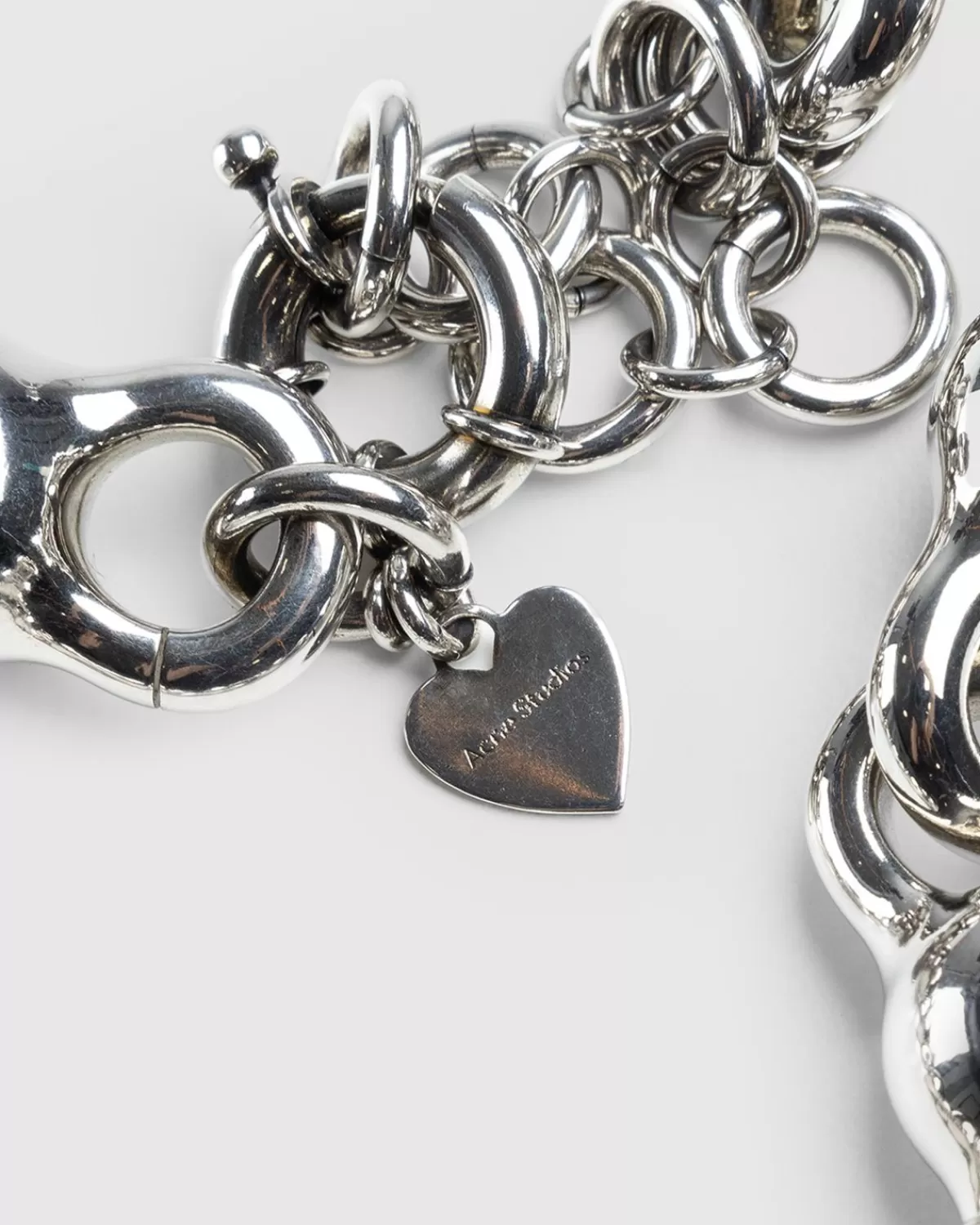 acne_studios_hartketting_2.webp Acne Studios Hartketting Fashion