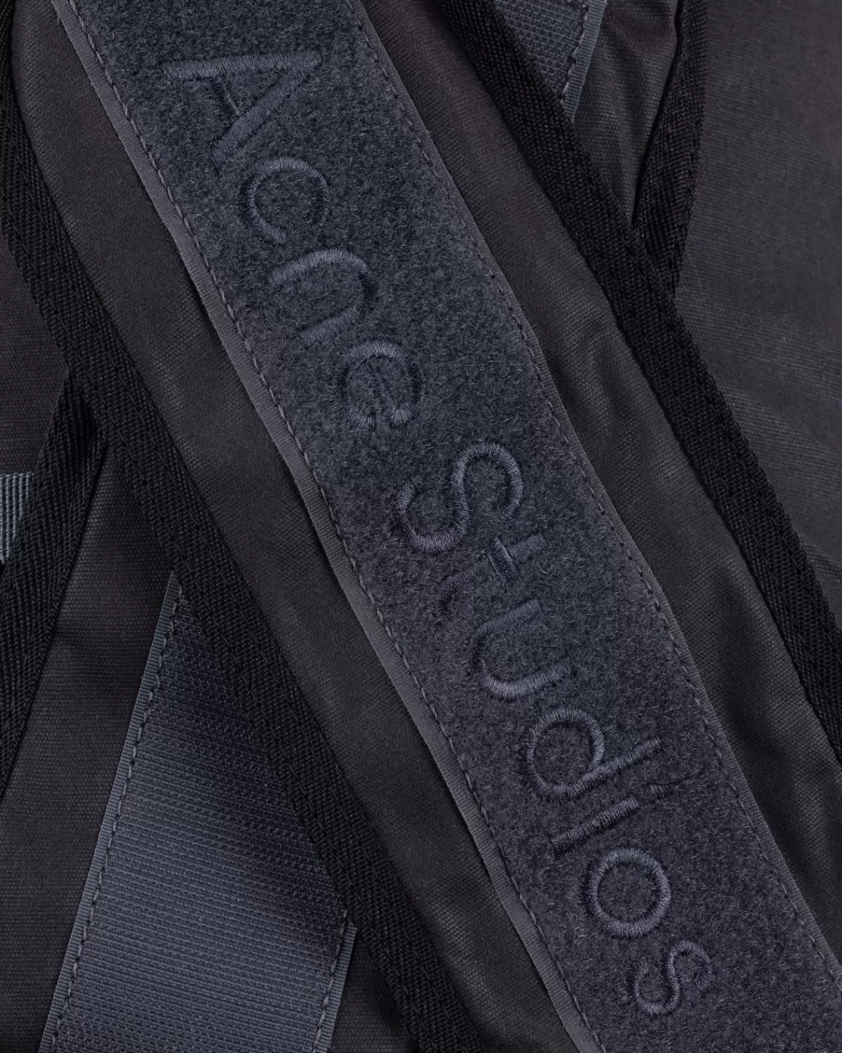 acne_studios_sling_rugzak_grijszwart_2.webp Acne Studios Sling Rugzak Grijs/Zwart Cheap