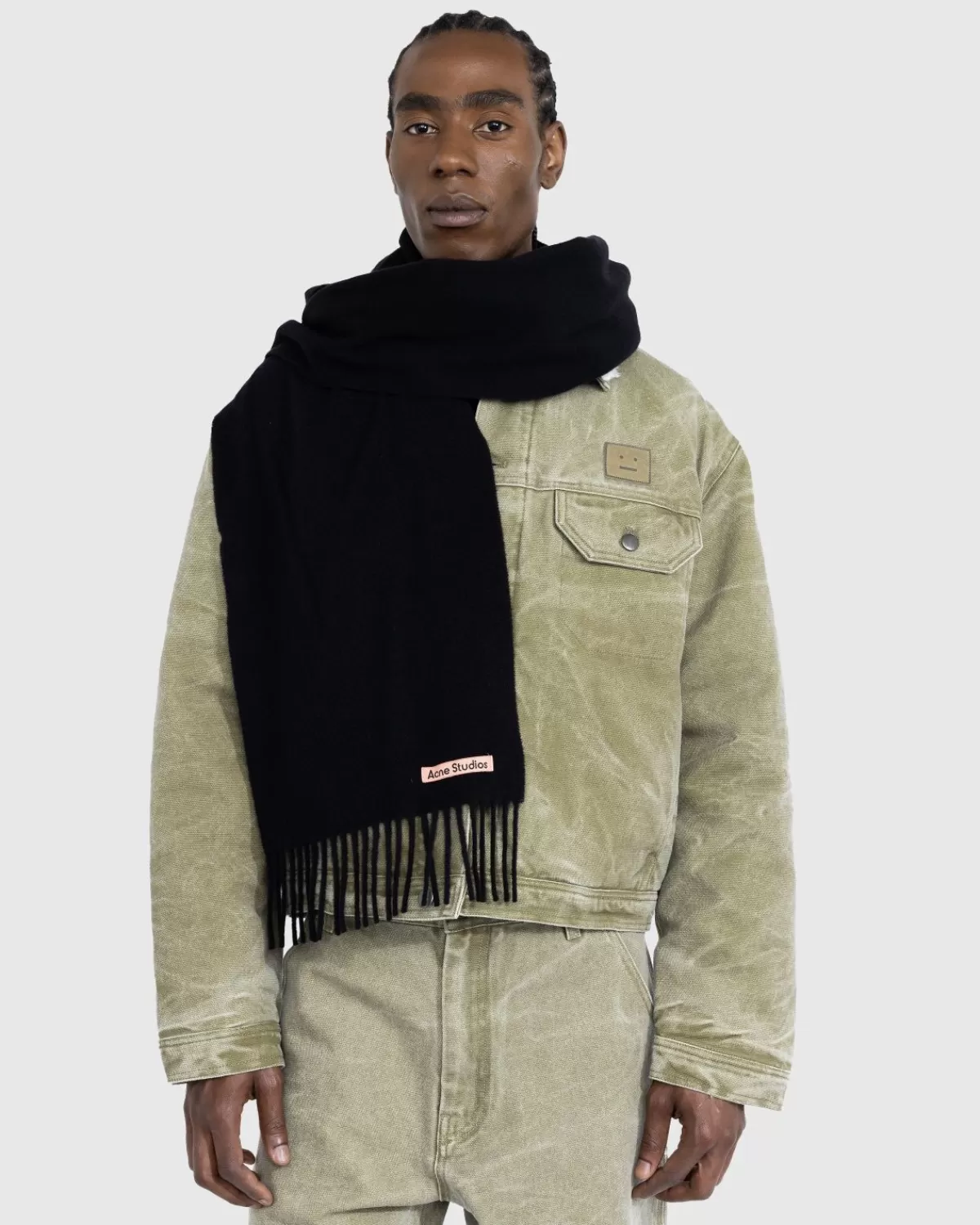 acne_studios_wollen_sjaal_met_franjes_zwart_4.webp Acne Studios Wollen Sjaal Met Franjes Zwart Fashion