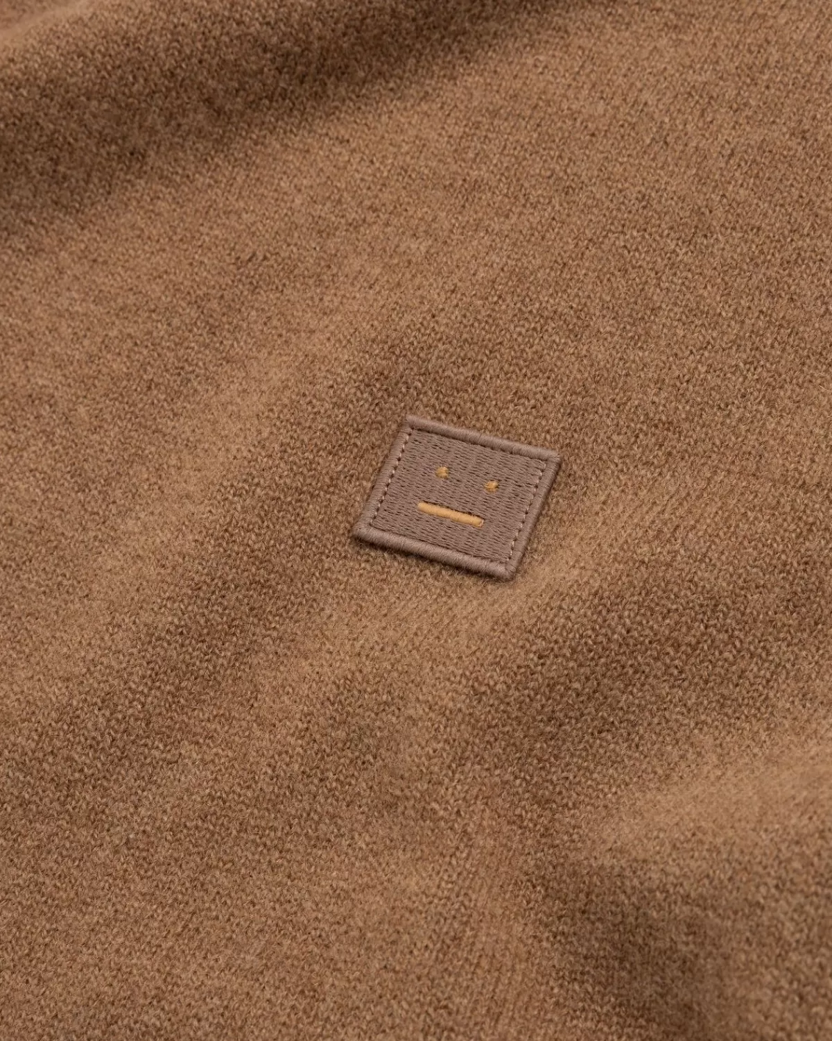 acne_studios_wollen_trui_met_ronde_hals_toffee_bruin_3.webp Gebreide Kleding^Acne Studios Wollen Trui Met Ronde Hals, Toffee Bruin