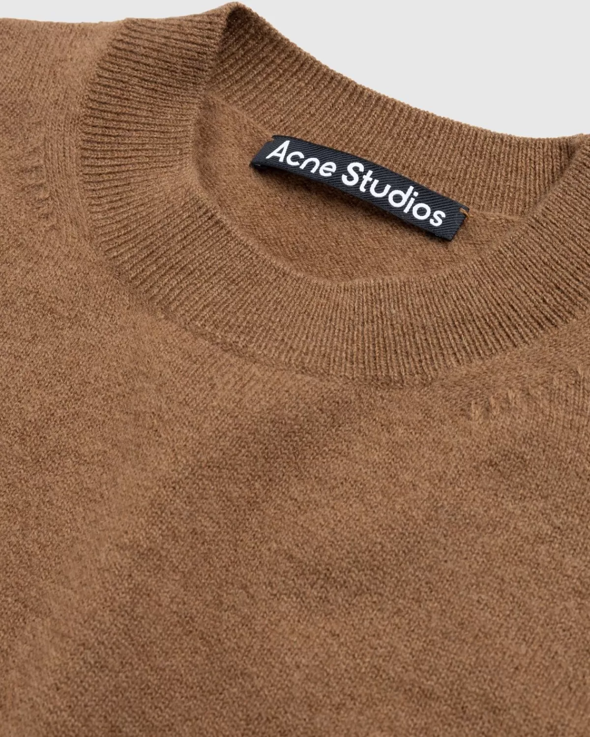 acne_studios_wollen_trui_met_ronde_hals_toffee_bruin_6.webp Gebreide Kleding^Acne Studios Wollen Trui Met Ronde Hals, Toffee Bruin