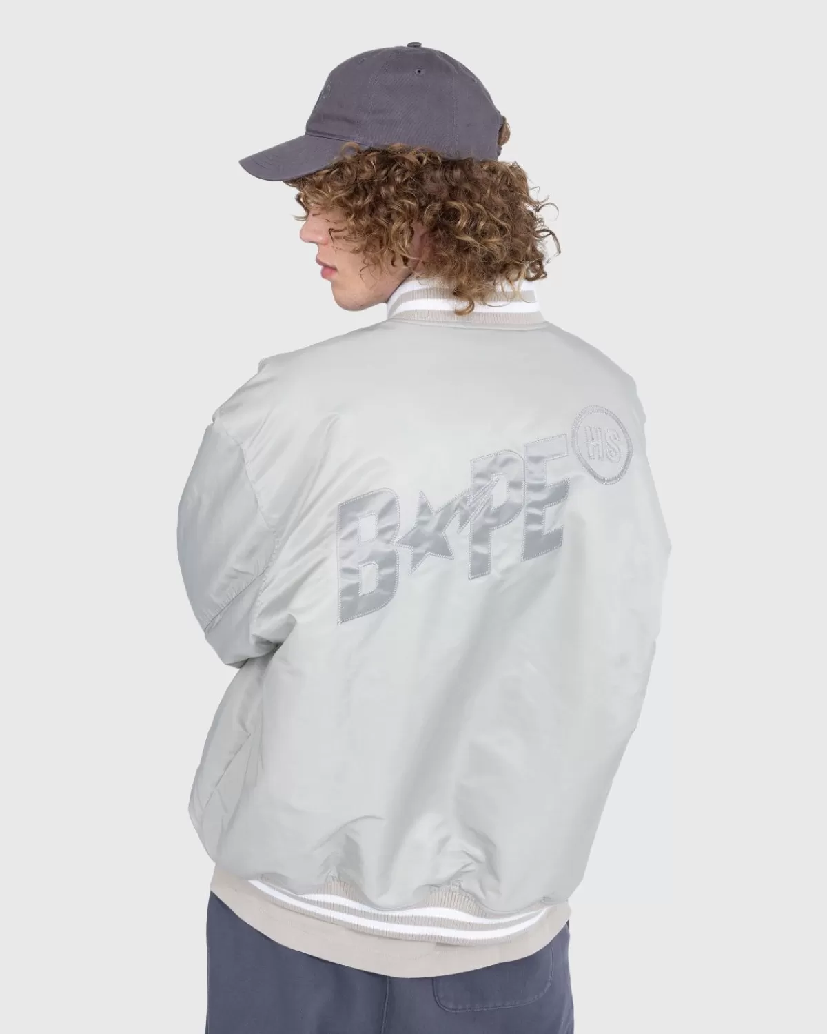 bape_x_highsnobiety_varsityjack_ivoor_4.webp Bovenkleding^BAPE X Highsnobiety Varsityjack Ivoor