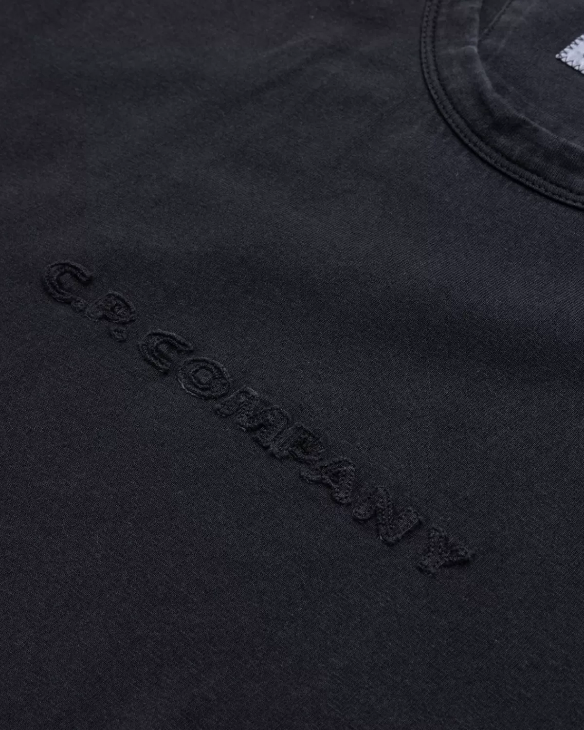 cp_company_1020_jersey_logo_tshirt_zwart_4.webp C.P. Company Cp Company 1020 Jersey Logo T-Shirt Zwart Flash Sale