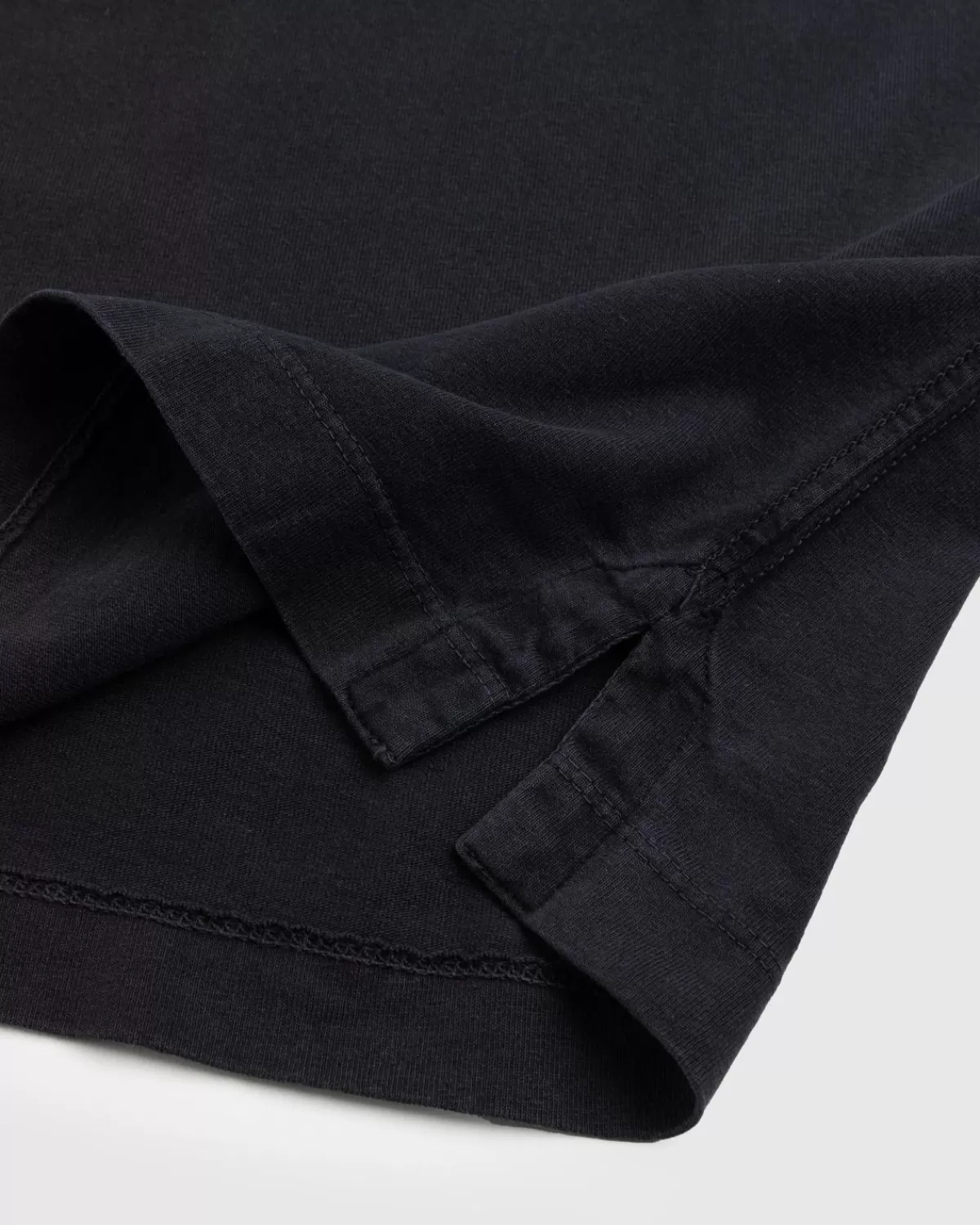 cp_company_1020_jersey_logo_tshirt_zwart_5.webp C.P. Company Cp Company 1020 Jersey Logo T-Shirt Zwart Flash Sale