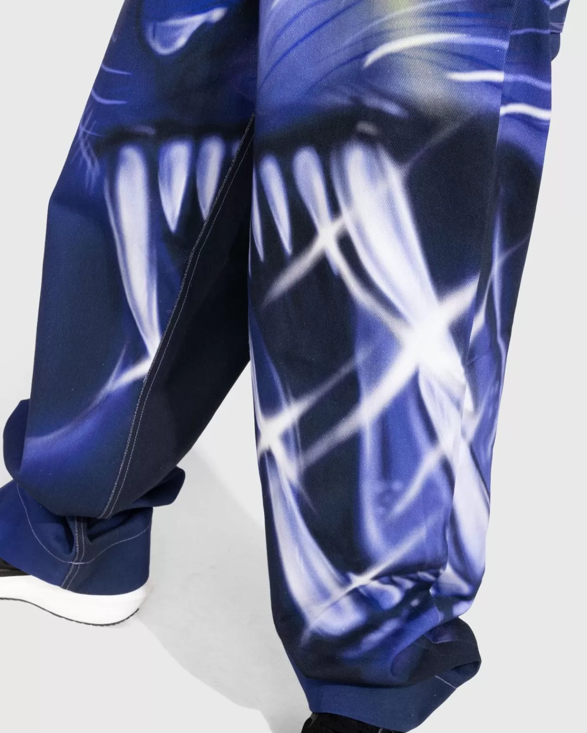 gerrit_jacob_bedrukte_jeans_blauw_2.webp Broek^Gerrit Jacob Bedrukte Jeans Blauw