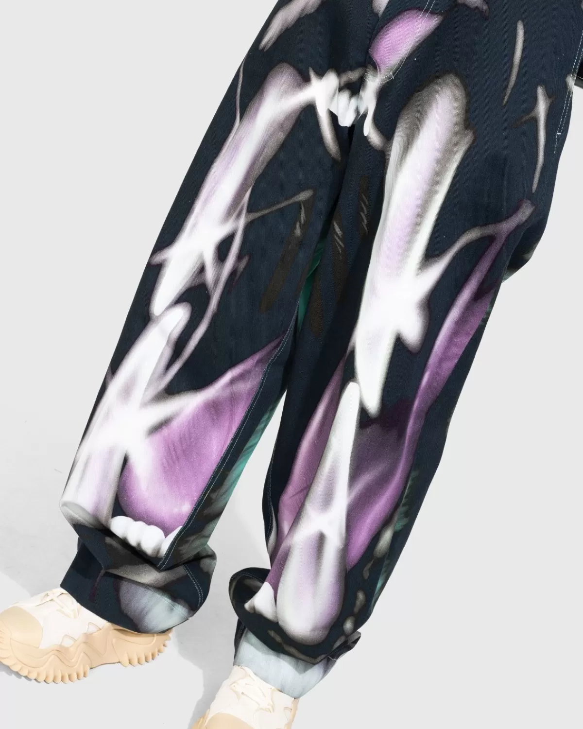 gerrit_jacob_bedrukte_jeans_groen_1.webp Broek^Gerrit Jacob Bedrukte Jeans Groen