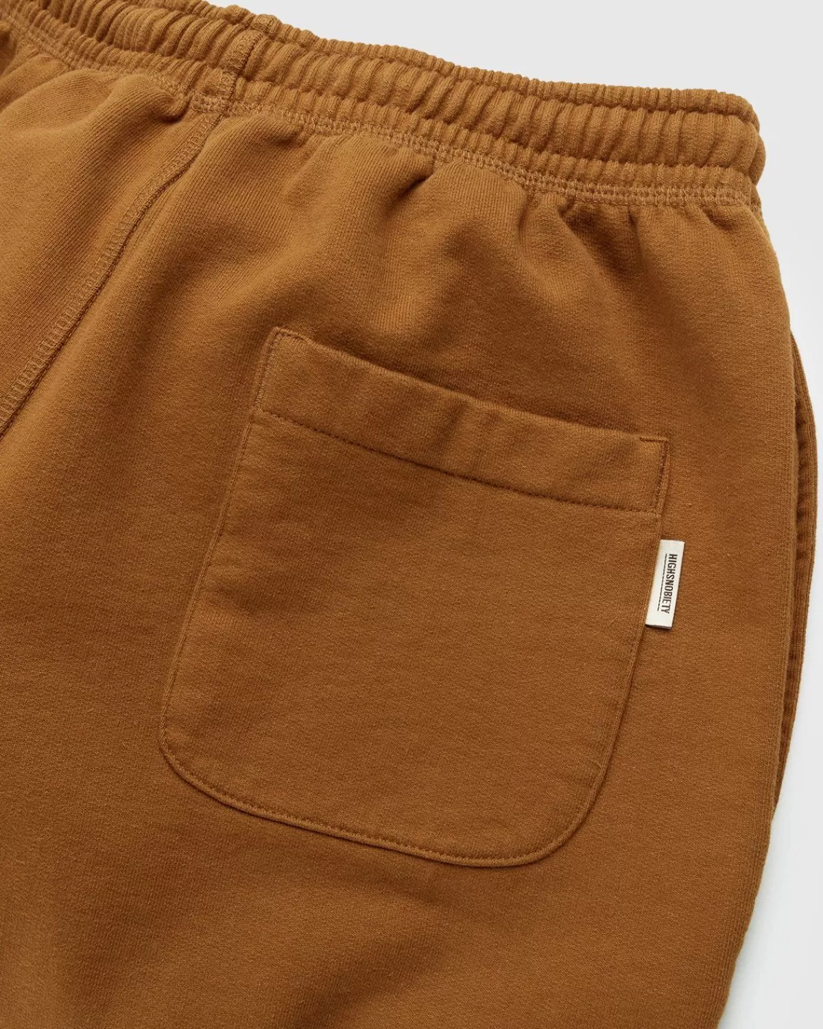 highsnobiety_fleece_staplesbroek_met_logo_acorn_2.webp Broek^Highsnobiety Fleece Staples-Broek Met Logo Acorn