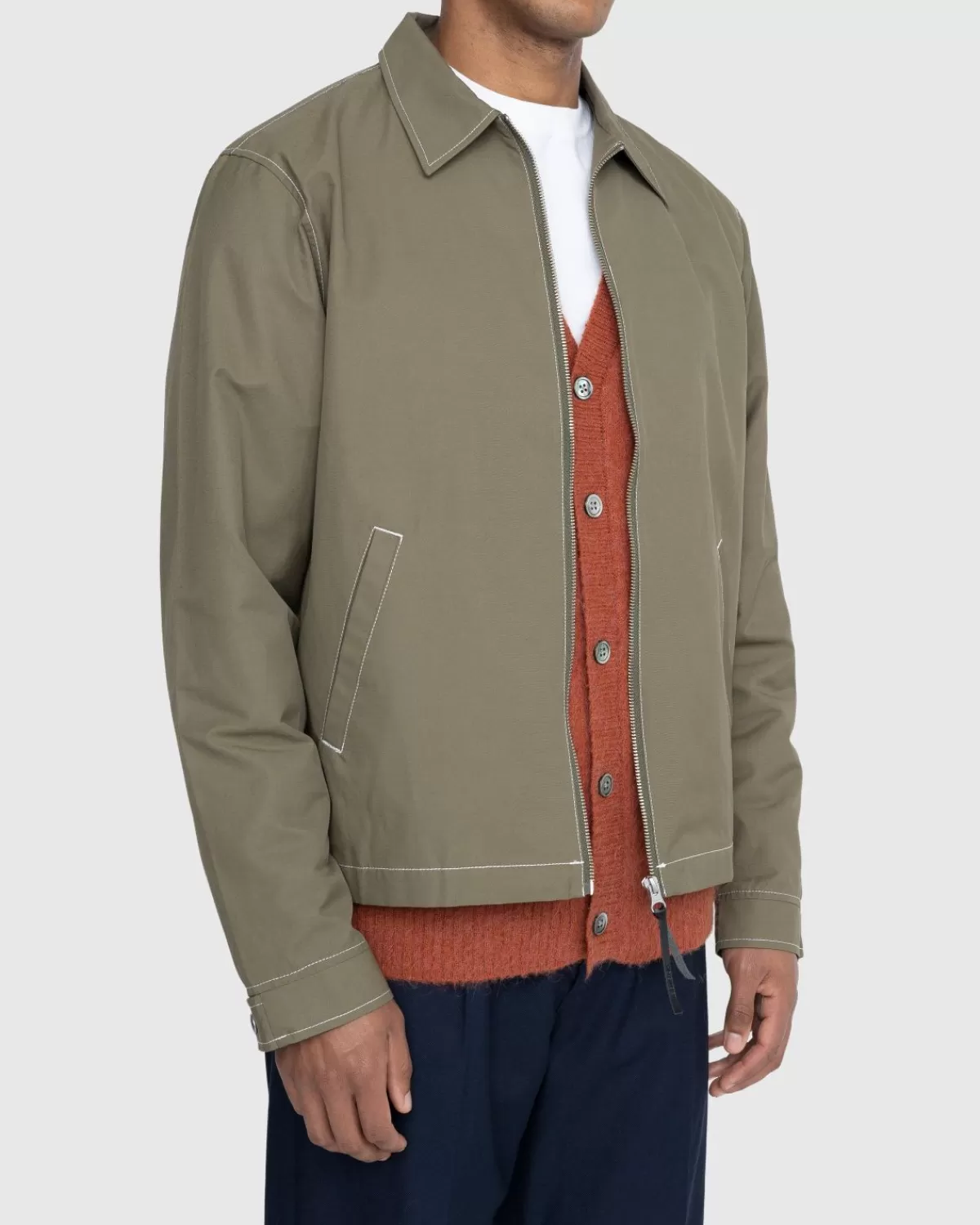 highsnobiety_geborsteld_nylon_jack_olijfgroen_1.webp Bovenkleding^Highsnobiety Geborsteld Nylon Jack Olijfgroen