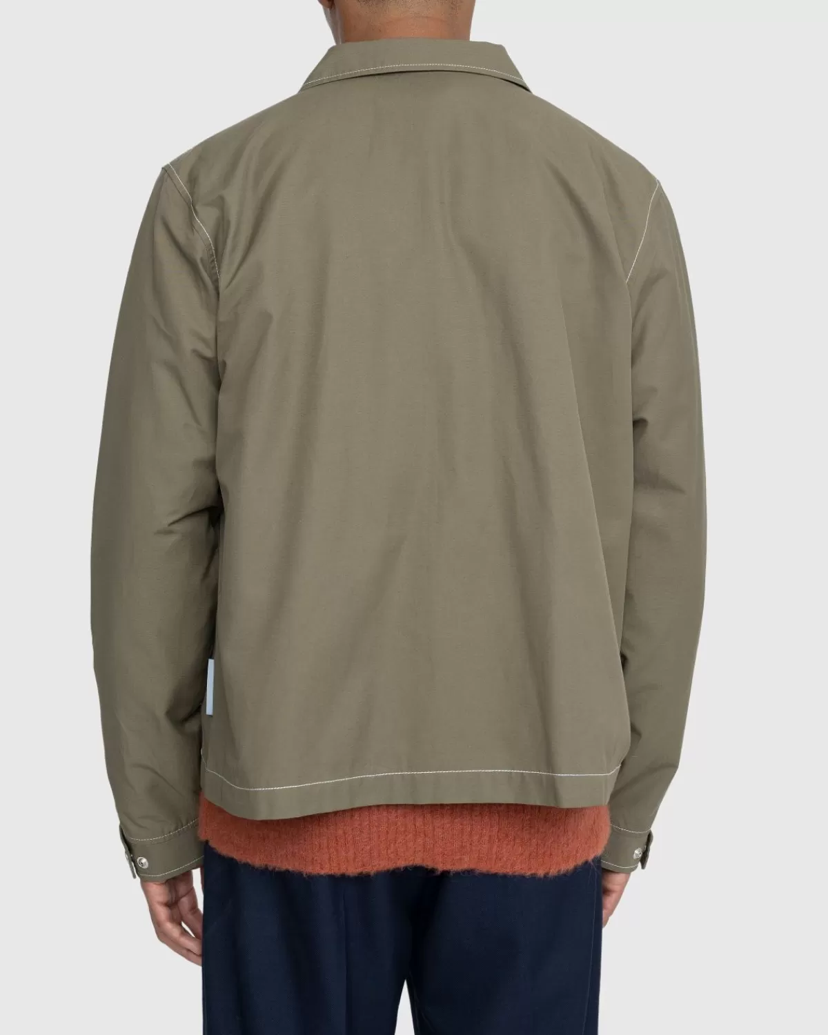 highsnobiety_geborsteld_nylon_jack_olijfgroen_4.webp Bovenkleding^Highsnobiety Geborsteld Nylon Jack Olijfgroen