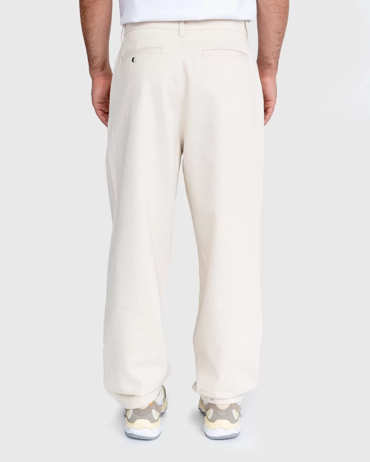 highsnobiety_katoenen_boorbroek_naturel_3.webp Broek^Highsnobiety Katoenen Boorbroek Naturel