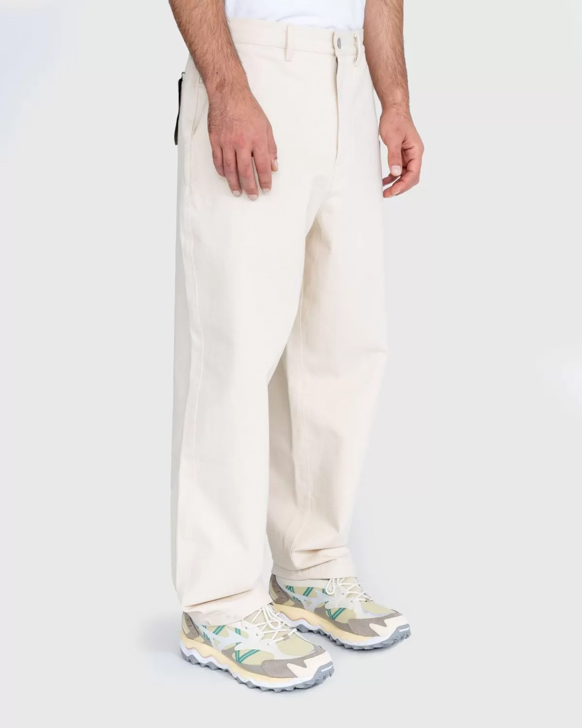 highsnobiety_katoenen_boorbroek_naturel_4.webp Broek^Highsnobiety Katoenen Boorbroek Naturel