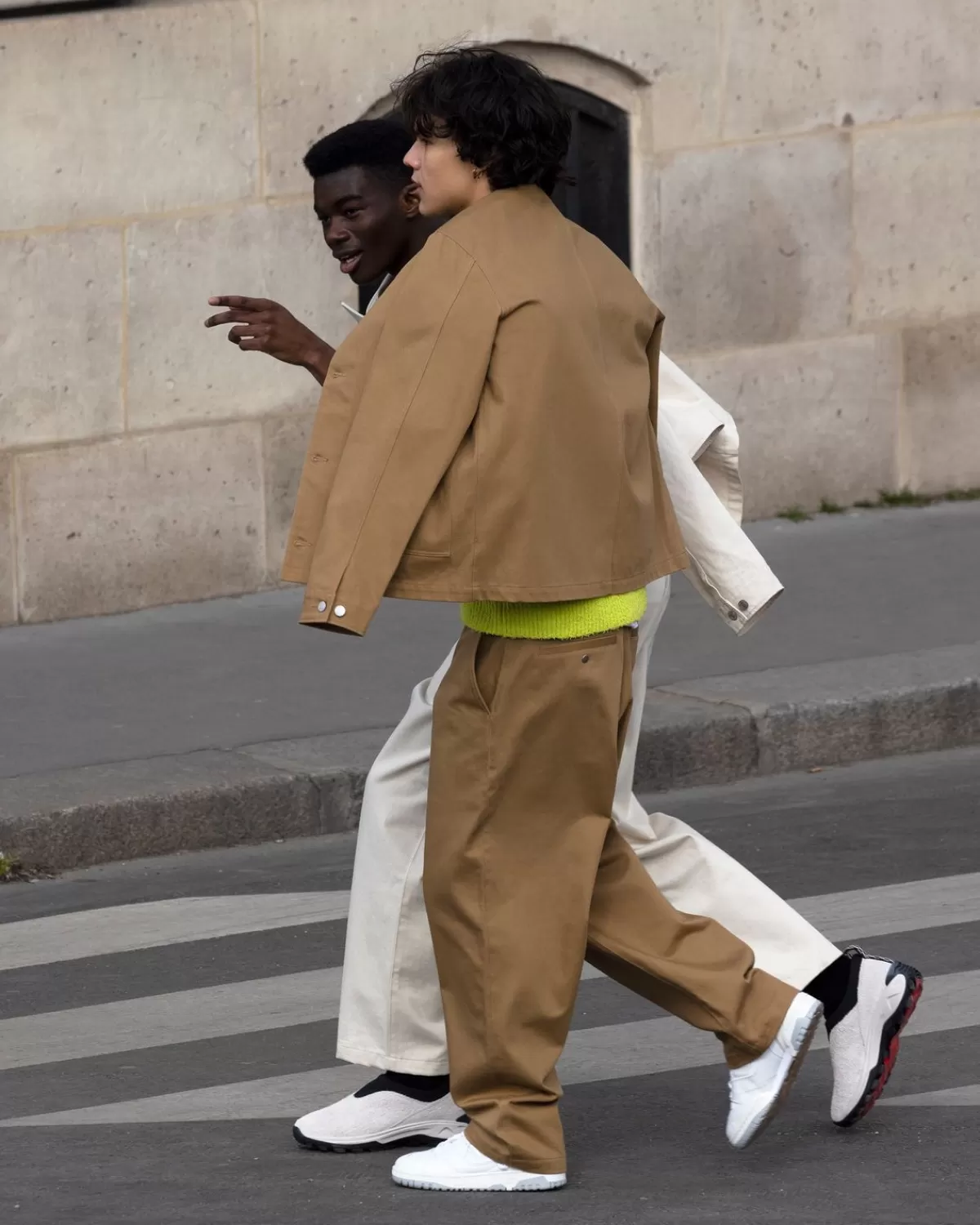 highsnobiety_katoenen_drill_chore_jack_bruin_6.webp Bovenkleding^Highsnobiety Katoenen Drill Chore Jack Bruin