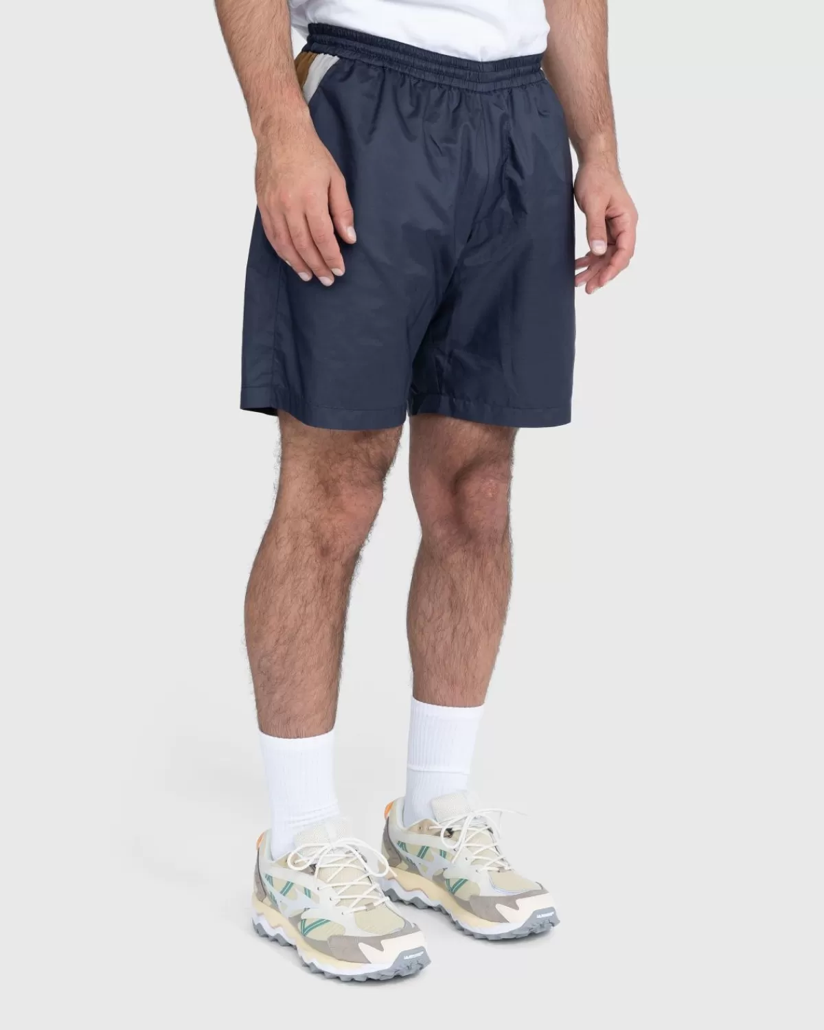 highsnobiety_mix_paneel_nylon_short_marineblauwbruin_5.webp Korte Broek^Highsnobiety Mix Paneel Nylon Short Marineblauw/Bruin