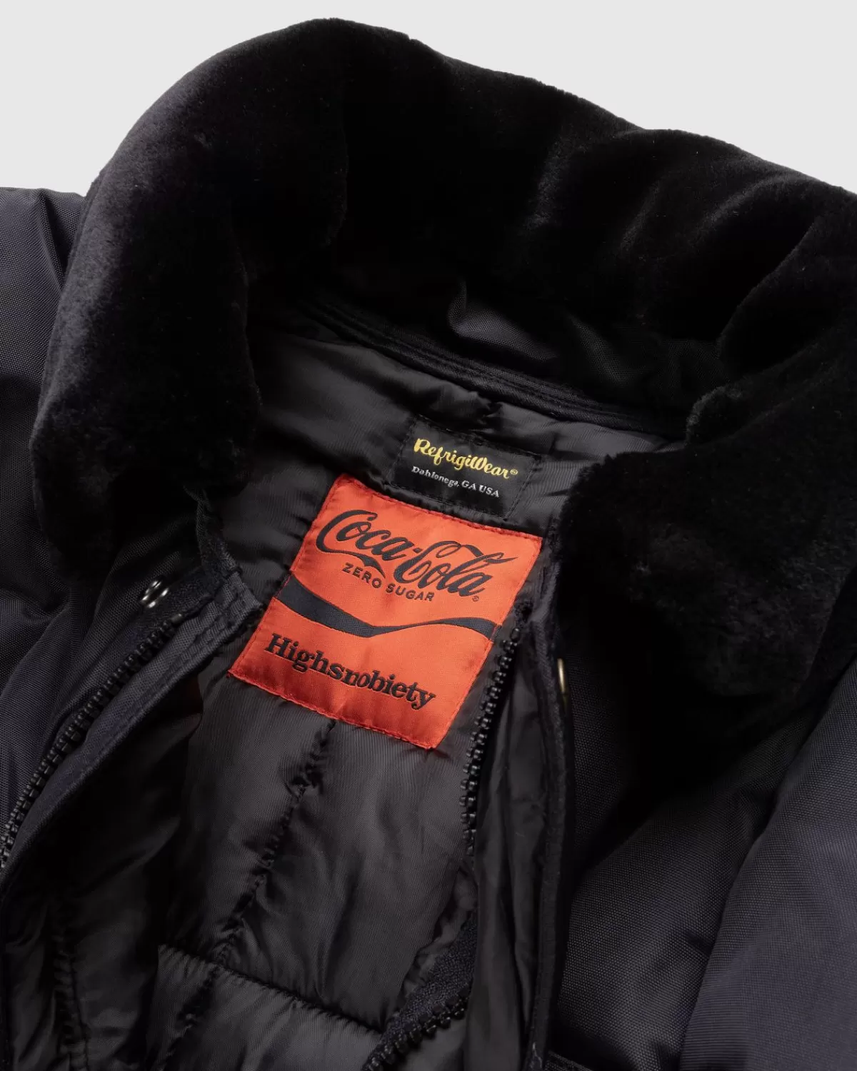 Bovenkleding^Highsnobiety X Coca-Cola Zero Sugar Refrigiwear Iron-Tuff® Polar Jacket Zwart