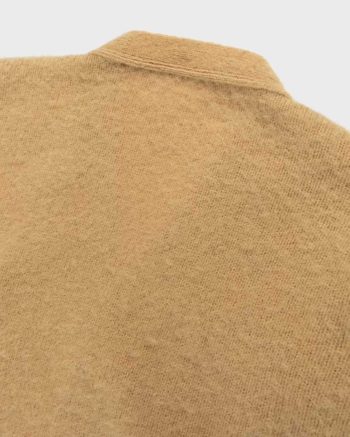 j_press_x_highsnobiety_shaggy_hondenvest_beige_4.webp Gebreide Kleding^J. Press X Highsnobiety Shaggy Hondenvest Beige