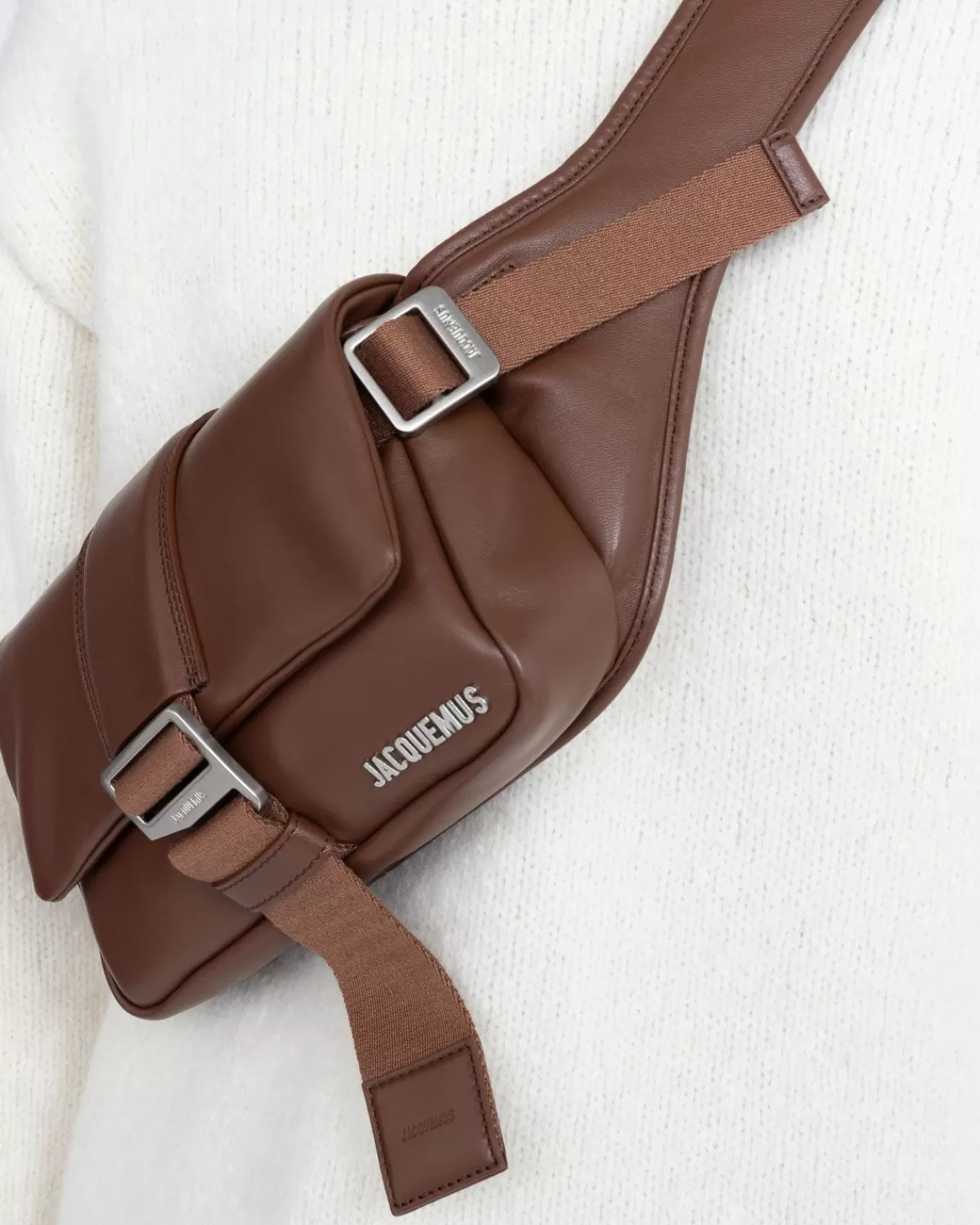 jacquemus_la_banane_bambimou_bruin_4.webp JACQUEMUS La Banane Bambimou Bruin Outlet