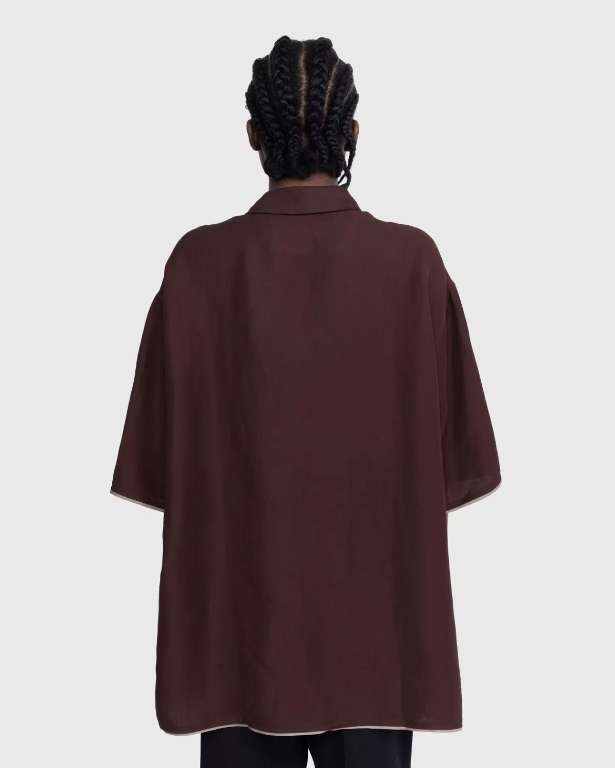 jacquemus_la_chemise_cabri_bruin_2.webp Overhemden^JACQUEMUS La Chemise Cabri Bruin
