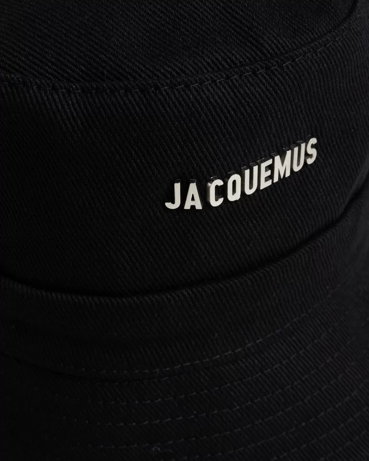 jacquemus_le_bob_gadjo_zwart_2.webp JACQUEMUS Le Bob Gadjo Zwart Store