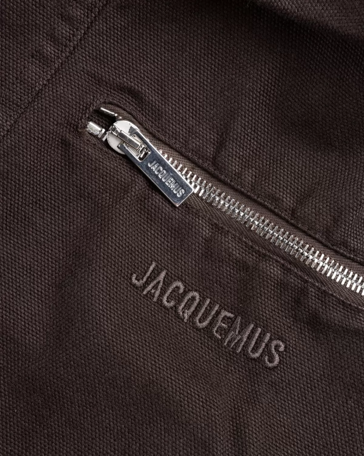 jacquemus_le_cargo_croissant_donkerbruin_6.webp Broek^JACQUEMUS Le Cargo Croissant Donkerbruin