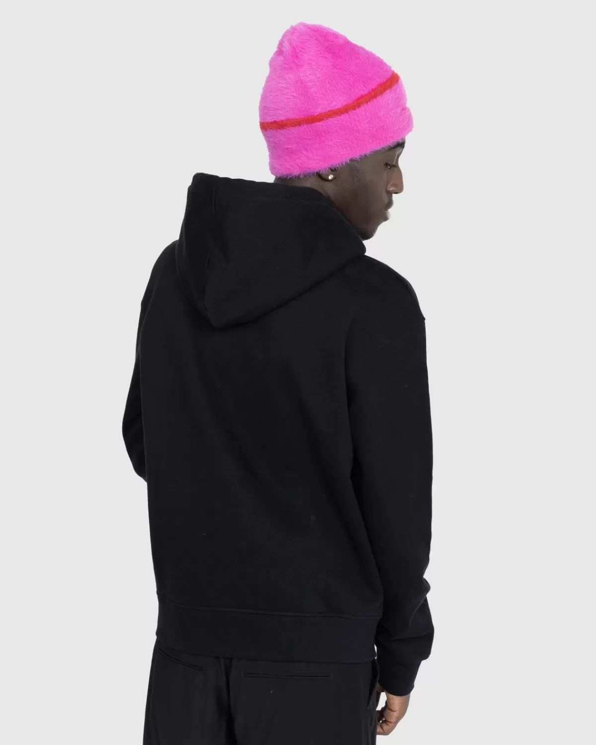 jacquemus_le_sweatshirt_brode_zwart_1.webp JACQUEMUS Le Sweatshirt Brode Zwart Fashion