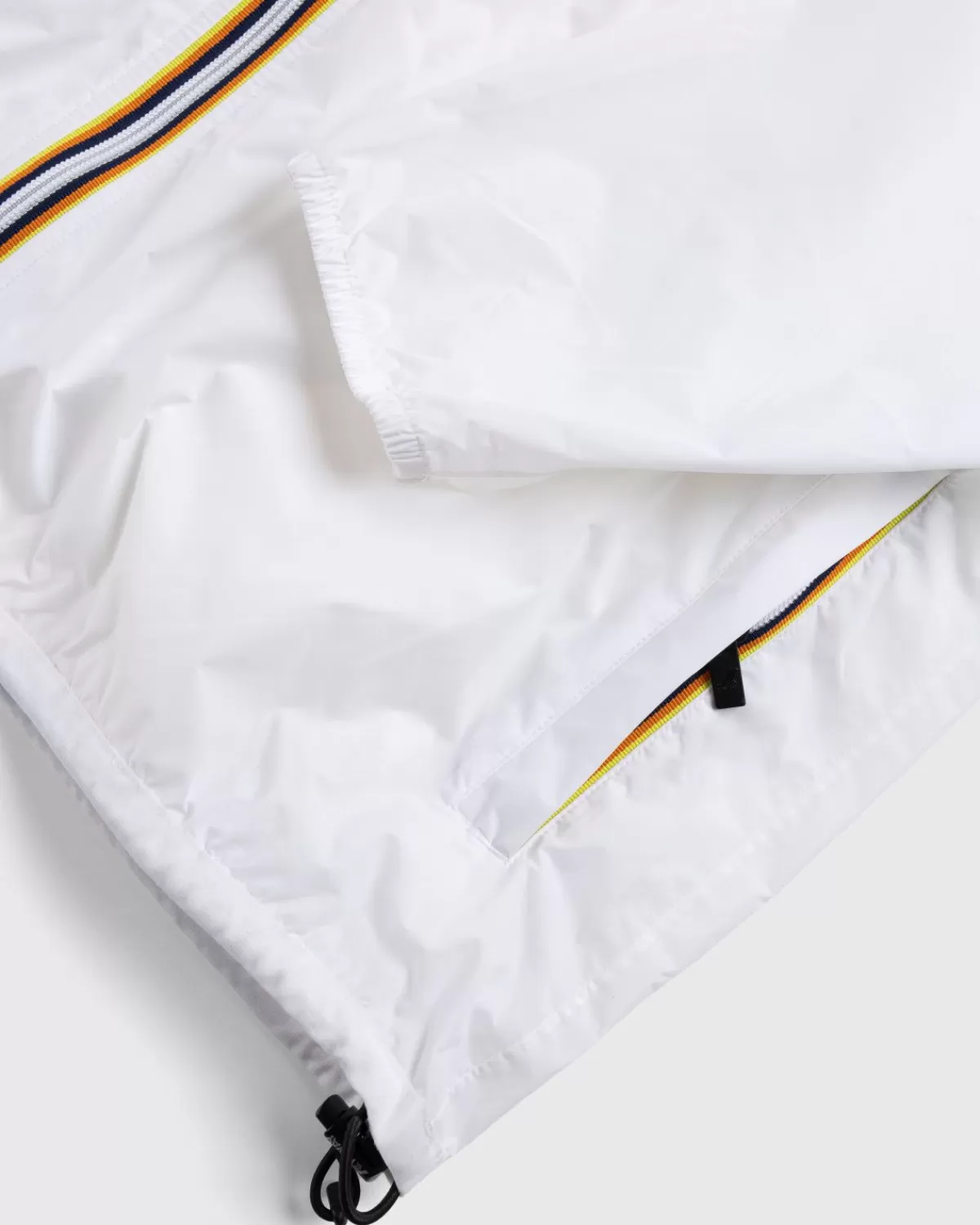 kway_x_highsnobiety_le_vrai_30_claude_wit_7.webp Bovenkleding^K-Way X Highsnobiety Le Vrai 3.0 Claude Wit