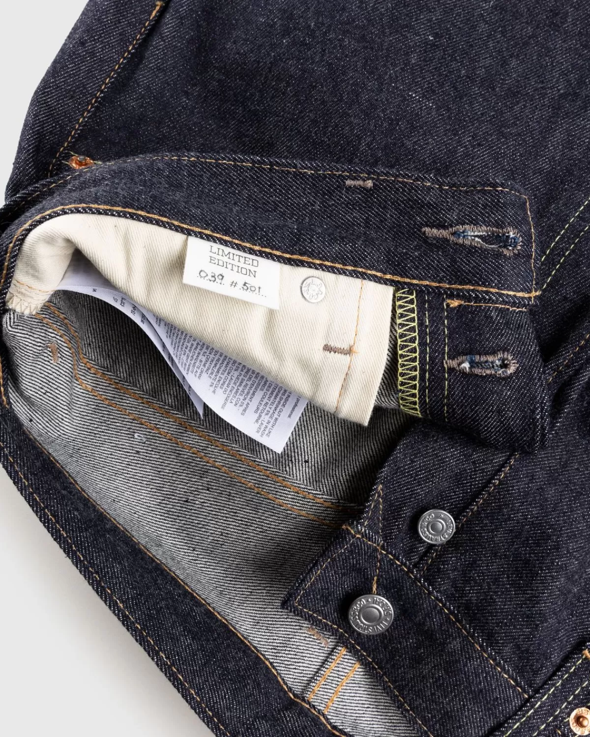 levis_1963_501_jeans_rigid_indigoblauw_4.webp Broek^Levi's 1963 501 Jeans Rigid Indigoblauw