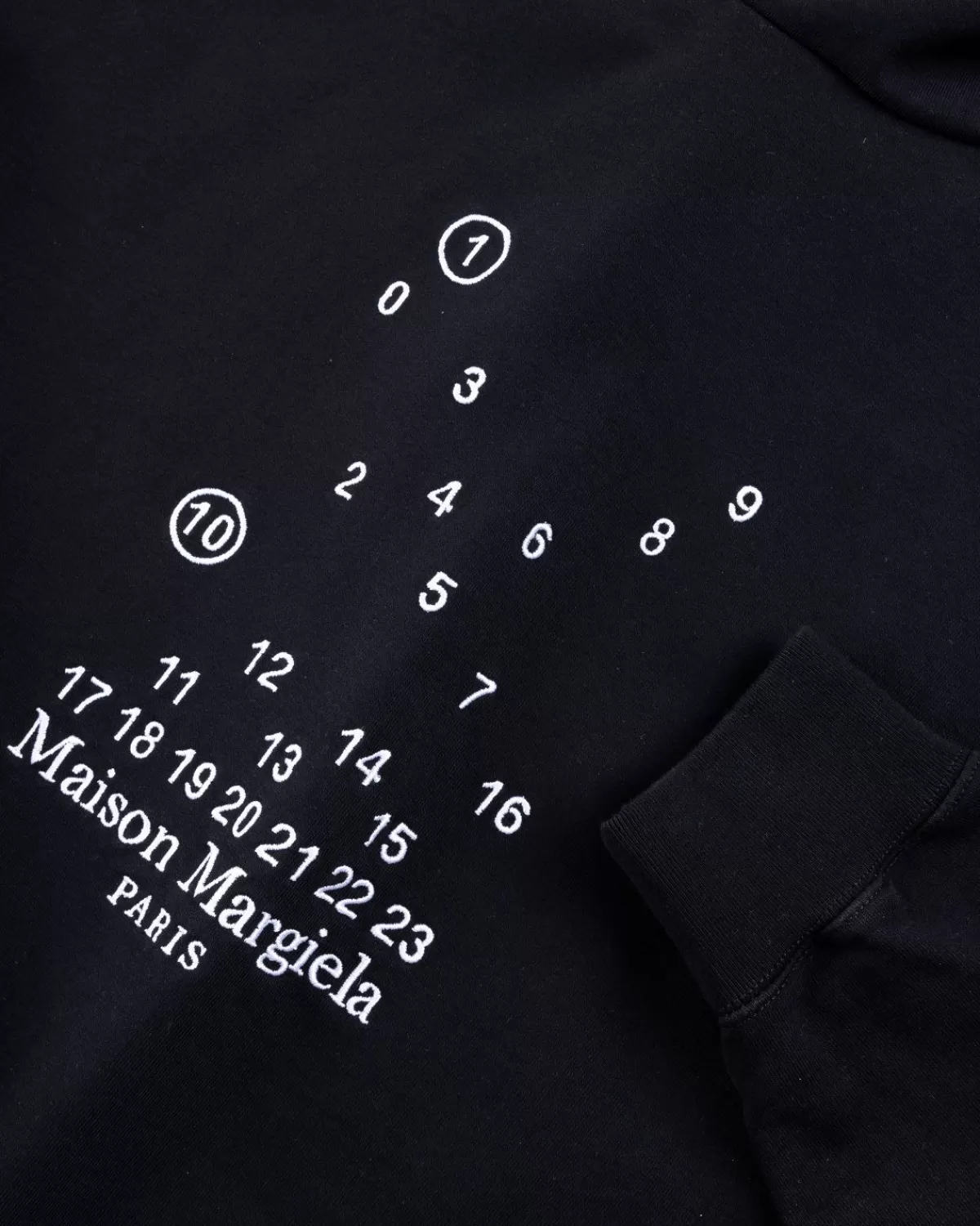 maison_margiela_hoodie_met_numeriek_logo_zwart_2.webp Maison Margiela Hoodie Met Numeriek Logo Zwart Sale