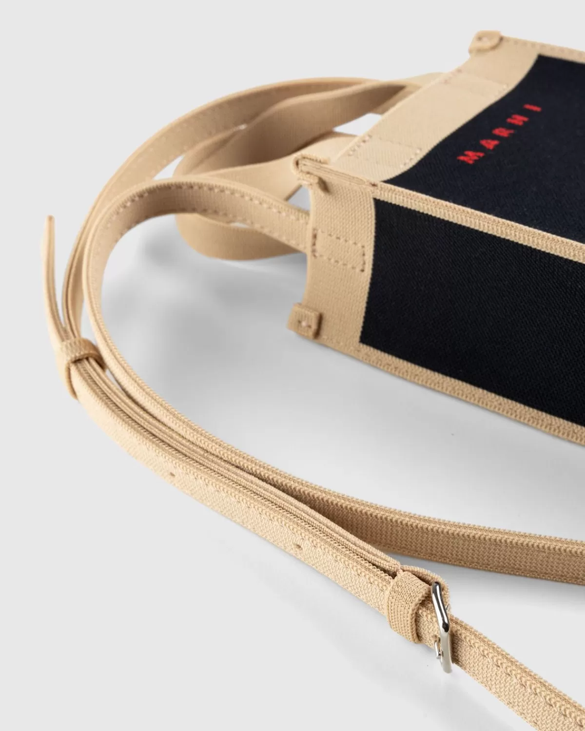 marni_crossbody_tas_zwartzijde_witrood_1.webp Marni Crossbody Tas Zwart/Zijde Wit/Rood Flash Sale