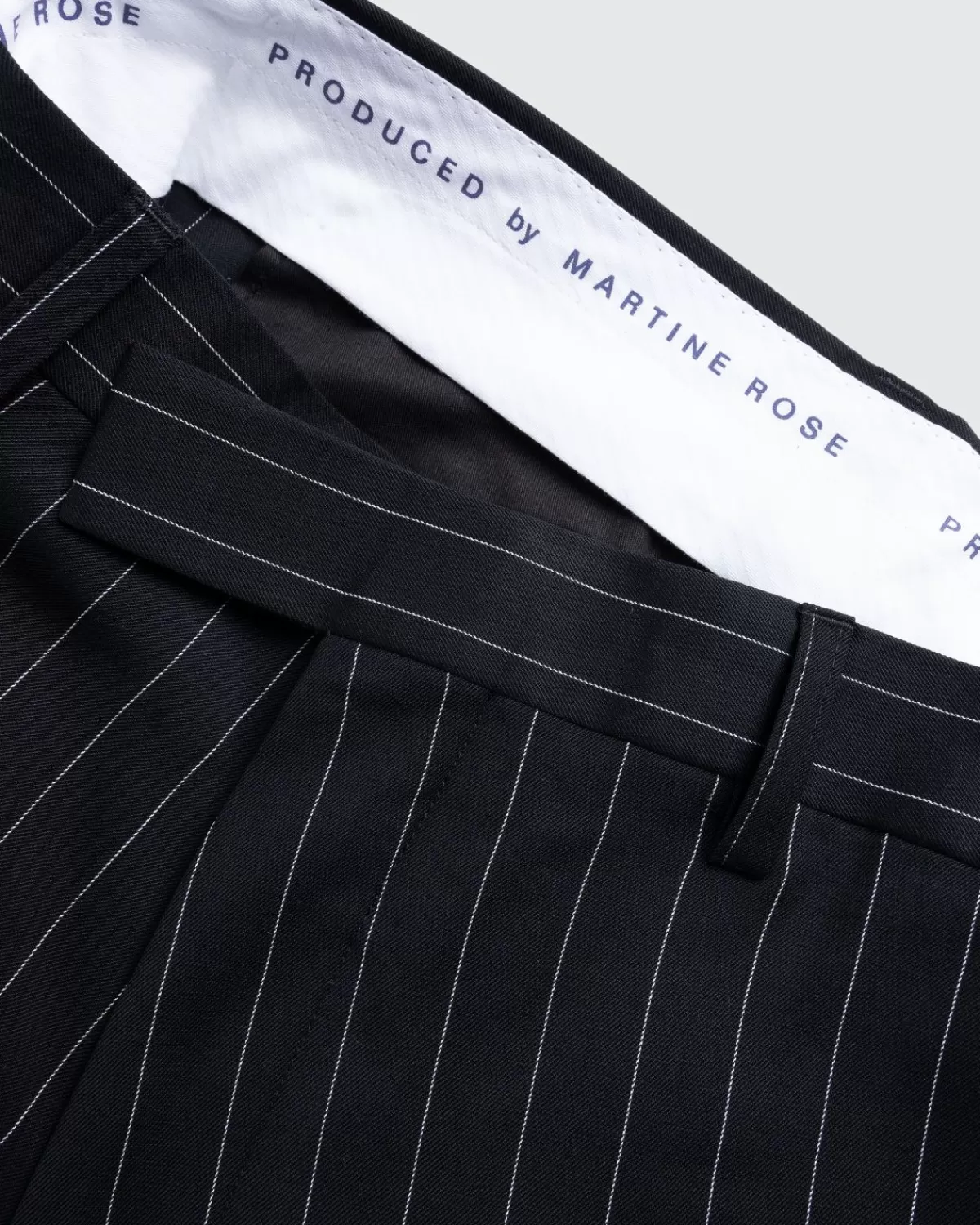 martine_rose_getailleerde_broek_met_gedraaide_naad_zwartwit_2.webp Broek^Martine Rose Getailleerde Broek Met Gedraaide Naad, Zwart/Wit