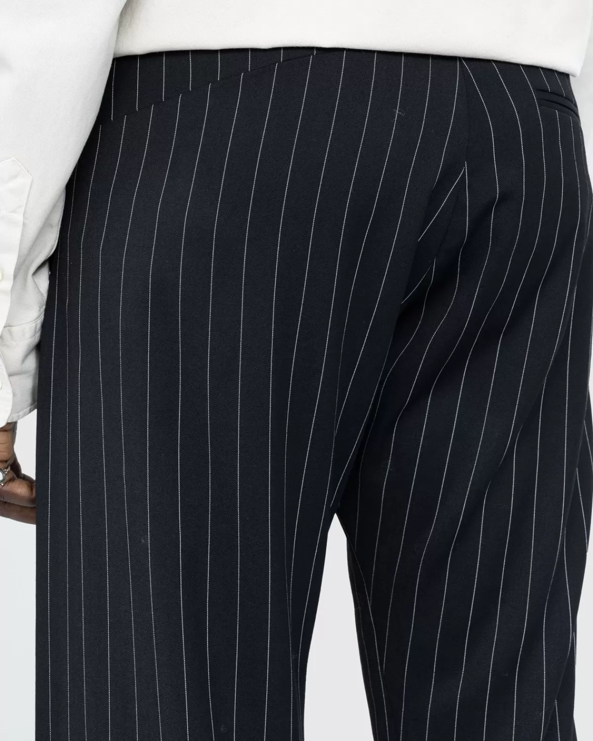 martine_rose_getailleerde_broek_met_gedraaide_naad_zwartwit_5.webp Broek^Martine Rose Getailleerde Broek Met Gedraaide Naad, Zwart/Wit