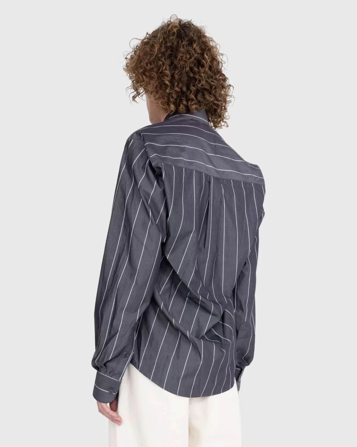 martine_rose_pulled_neck_shirt_grijswit_3.webp Overhemden^Martine Rose Pulled Neck Shirt Grijs/Wit