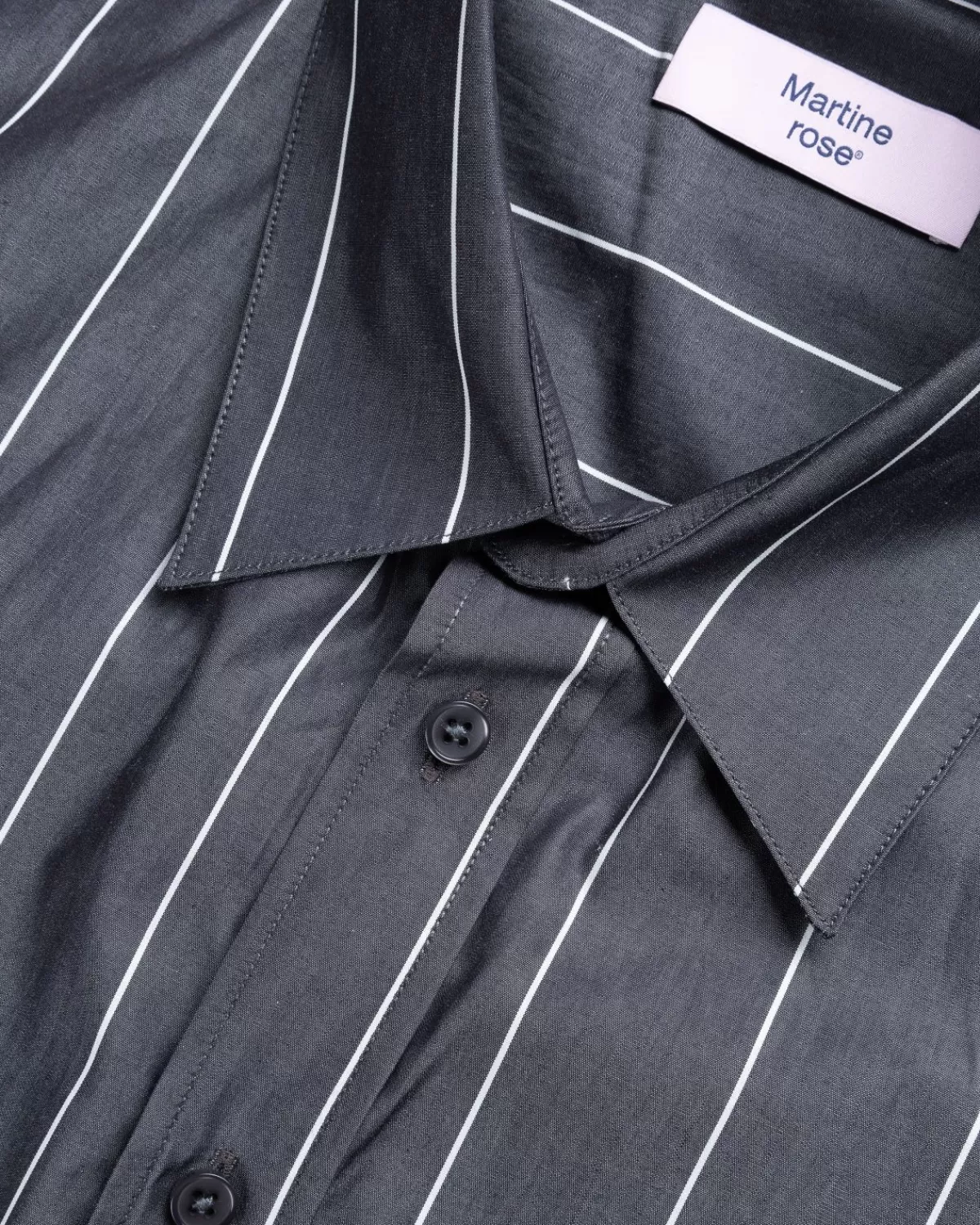 martine_rose_pulled_neck_shirt_grijswit_7.webp Overhemden^Martine Rose Pulled Neck Shirt Grijs/Wit