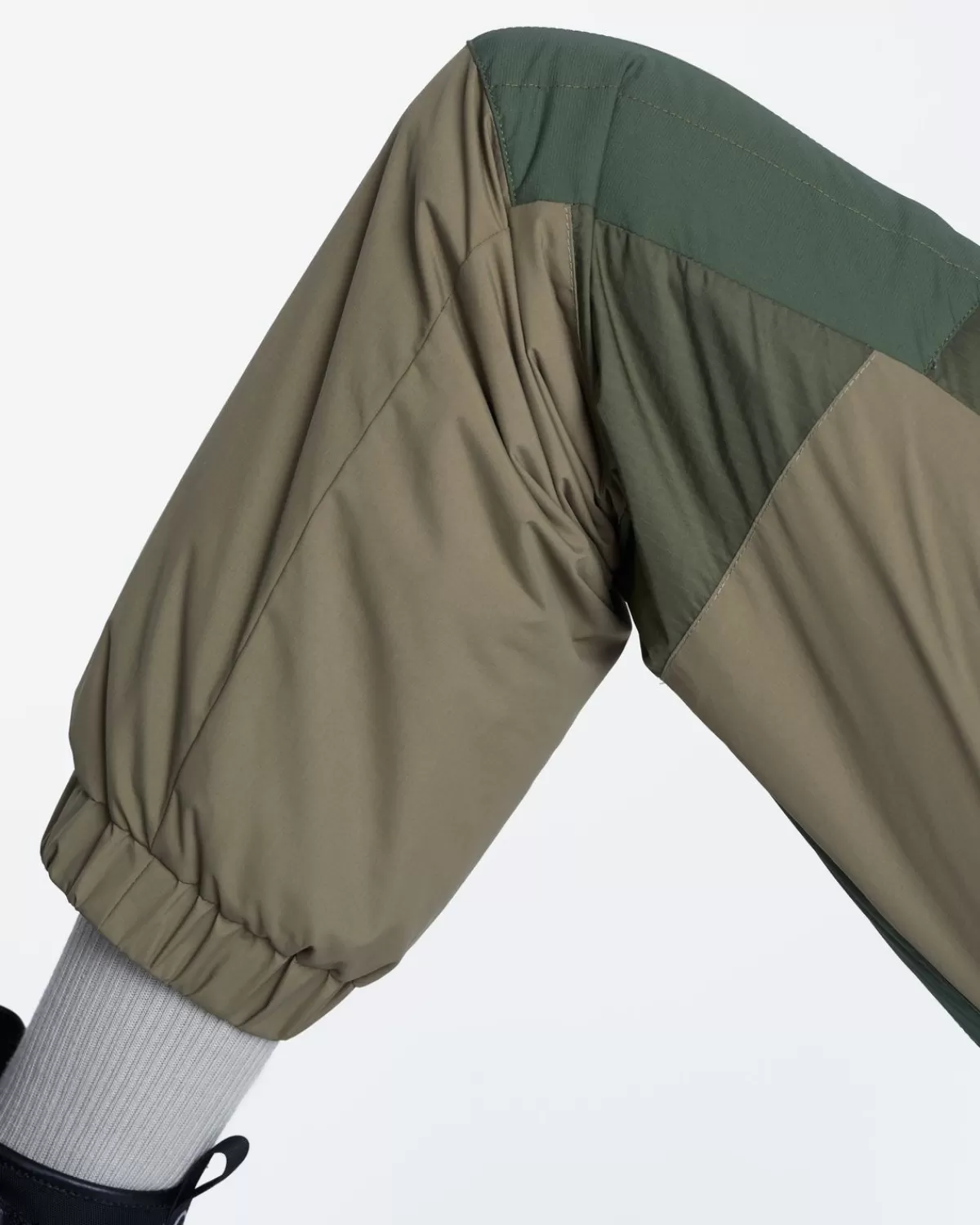 moncler_genius_gerecycleerde_sportbroek_2.webp Broek^Moncler Genius Gerecycleerde Sportbroek