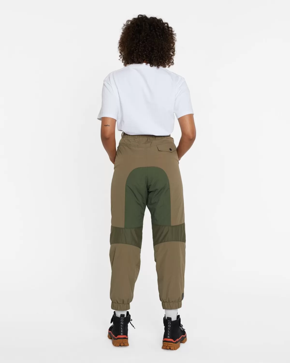 moncler_genius_gerecycleerde_sportbroek_3.webp Broek^Moncler Genius Gerecycleerde Sportbroek