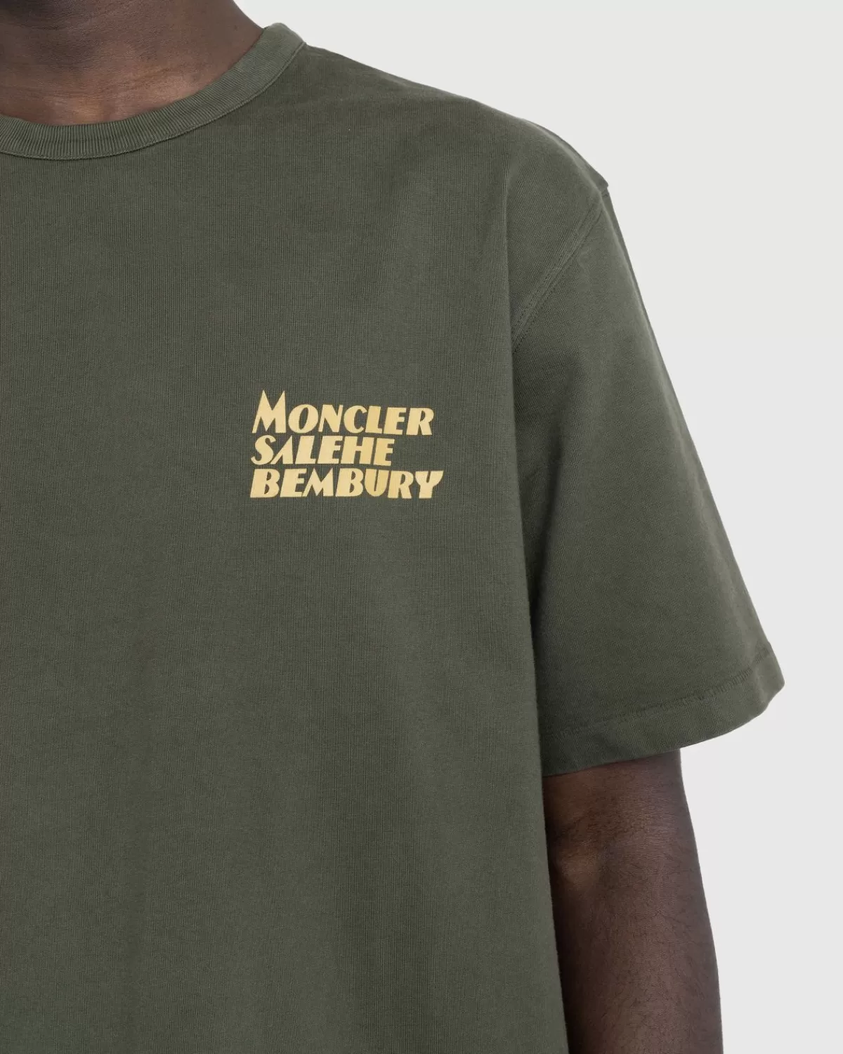 moncler_x_salehe_bembury_logo_tshirt_groen_5.webp Moncler X Salehe Bembury Logo T-Shirt Groen Flash Sale