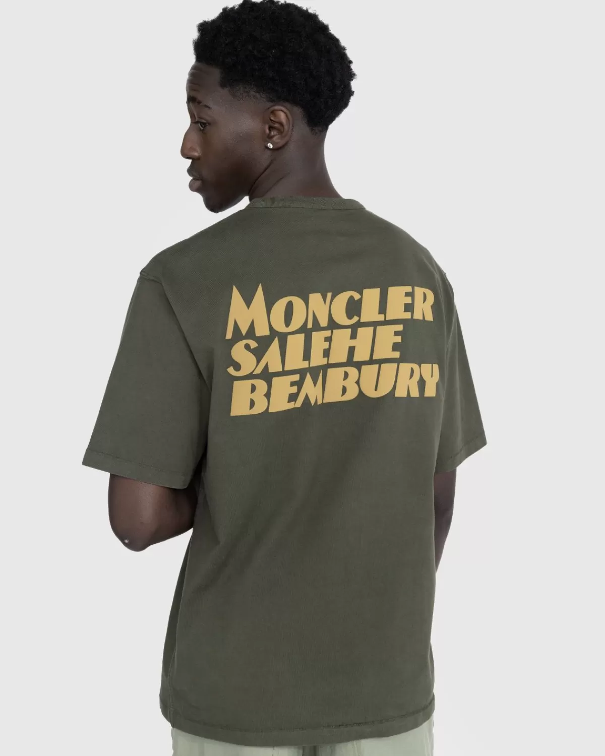 moncler_x_salehe_bembury_logo_tshirt_groen_6.webp Moncler X Salehe Bembury Logo T-Shirt Groen Flash Sale