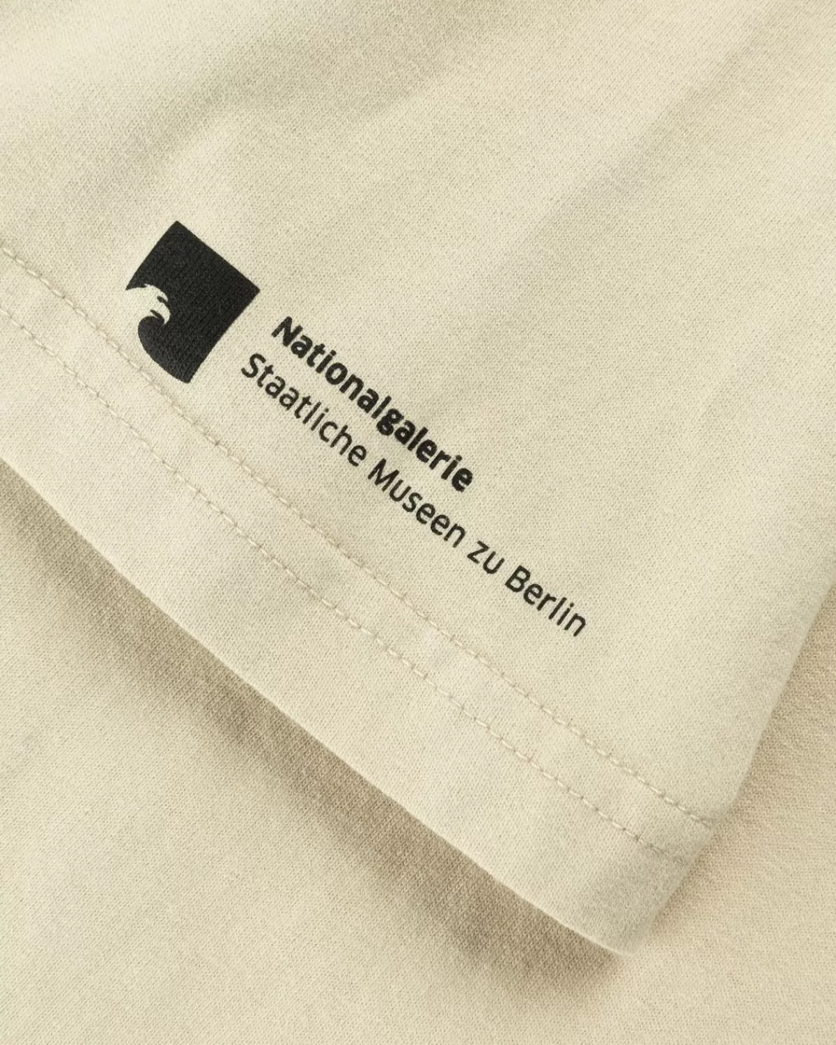 neue_nationalgalerie_x_highsnobiety_berlijn_berlijn_3_nieuw_objectivity_tshirt_grijs_3.webp Neue Nationalgalerie X Highsnobiety Berlijn, Berlijn 3 Nieuw Objectivity T-Shirt Grijs New