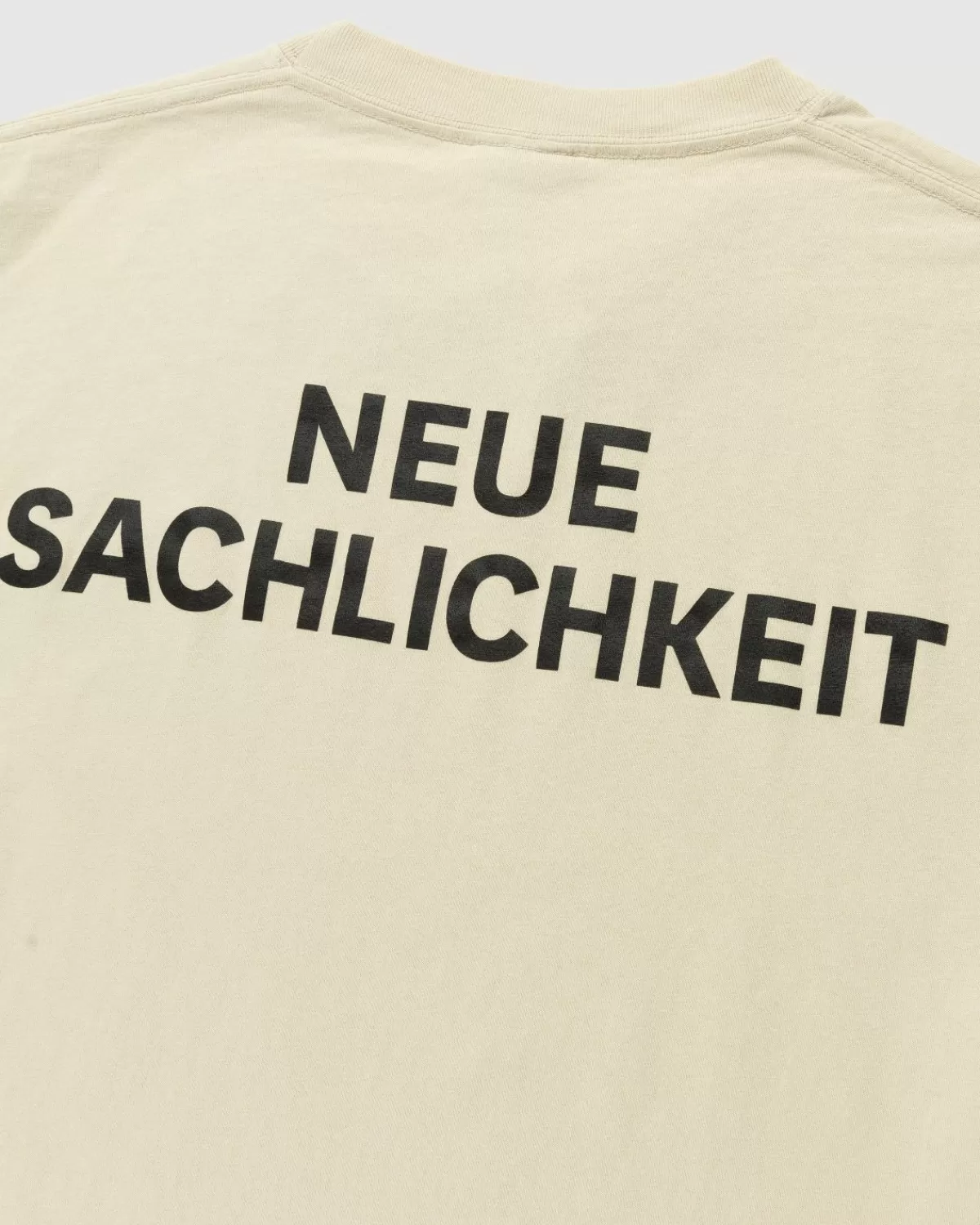 neue_nationalgalerie_x_highsnobiety_berlijn_berlijn_3_nieuw_objectivity_tshirt_grijs_4.webp Neue Nationalgalerie X Highsnobiety Berlijn, Berlijn 3 Nieuw Objectivity T-Shirt Grijs New