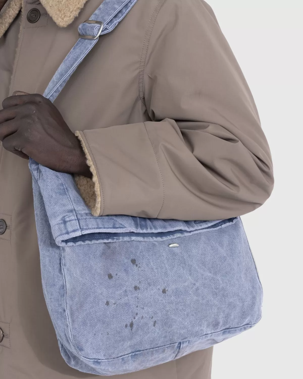 onze_erfenis__gewassen_denim_slingbag_zwart_2.webp Our Legacy Onze Erfenis - Gewassen Denim Slingbag Zwart Flash Sale