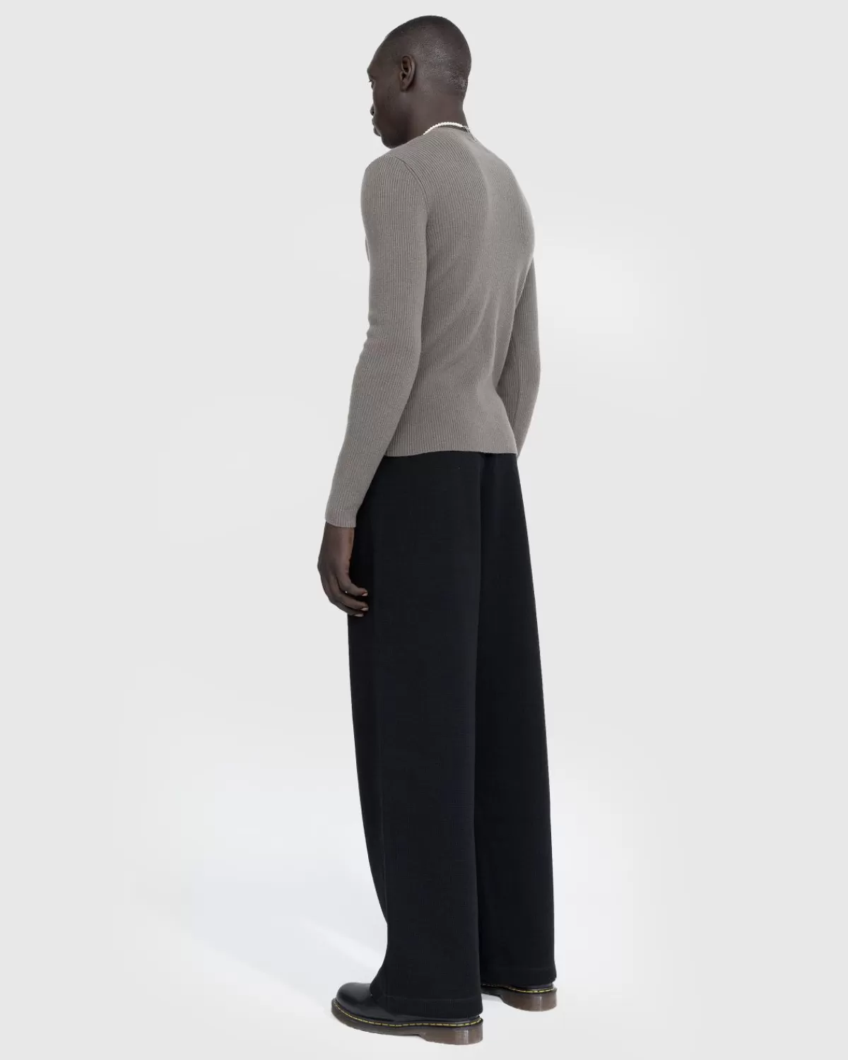 onze_erfenis_compacte_mollengrijze_superwol_met_ronde_hals_4.webp Gebreide Kleding^Our Legacy Onze Erfenis: Compacte Mollengrijze Superwol Met Ronde Hals