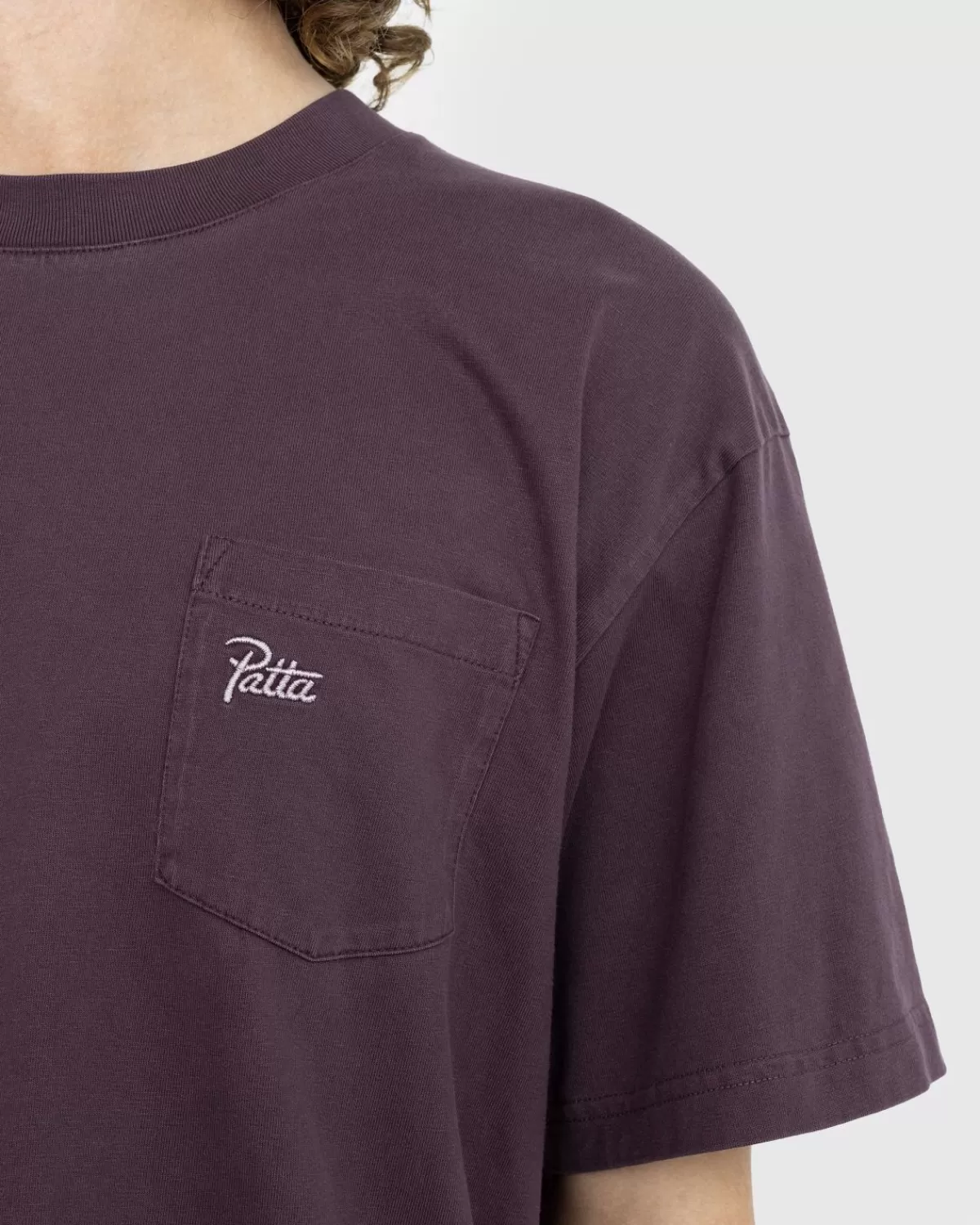 patta_basic_tshirt_met_gewassen_zak_pruim_perfect_4.webp Patta Basic T-Shirt Met Gewassen Zak Pruim Perfect Online