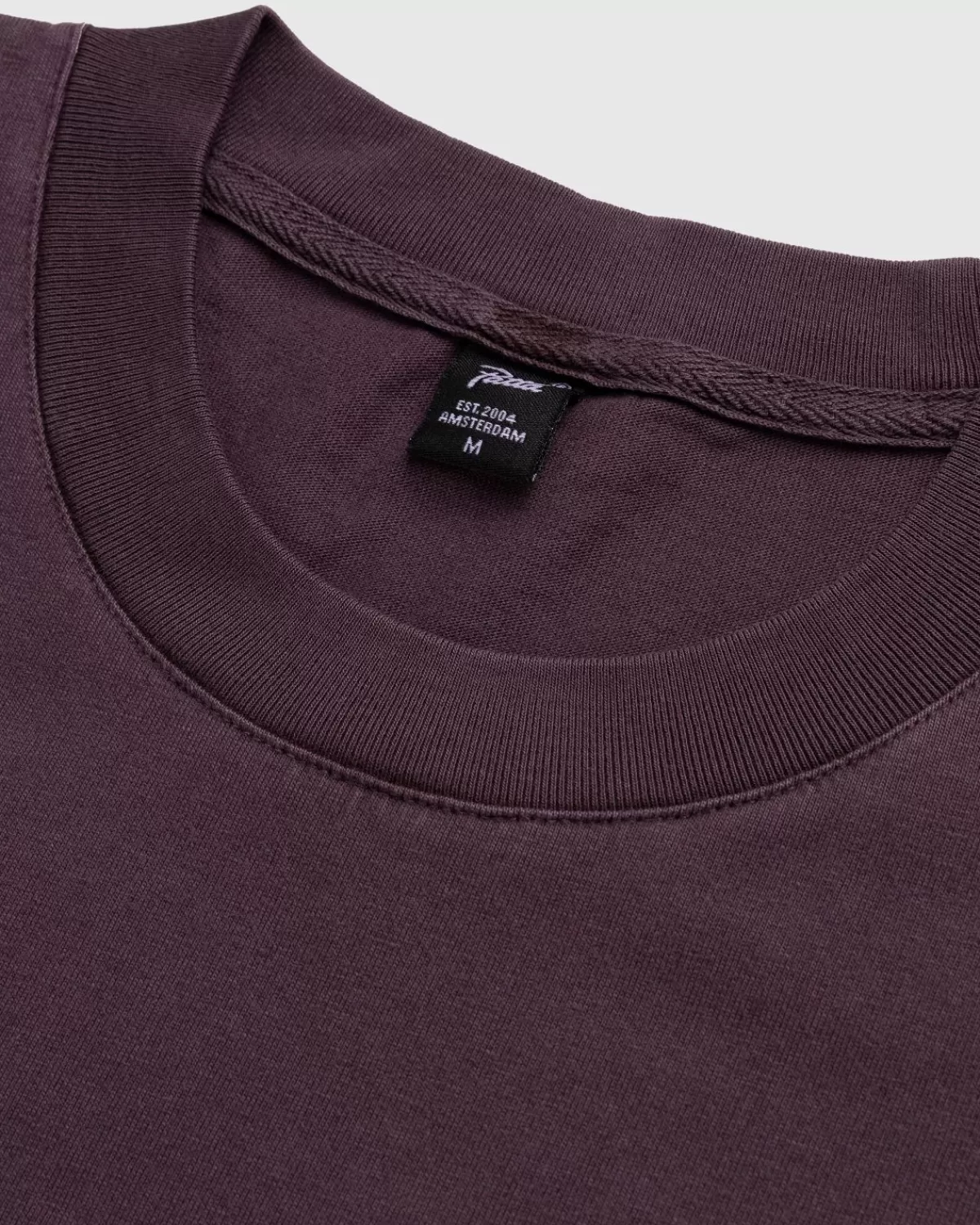 patta_basic_tshirt_met_gewassen_zak_pruim_perfect_5.webp Patta Basic T-Shirt Met Gewassen Zak Pruim Perfect Online