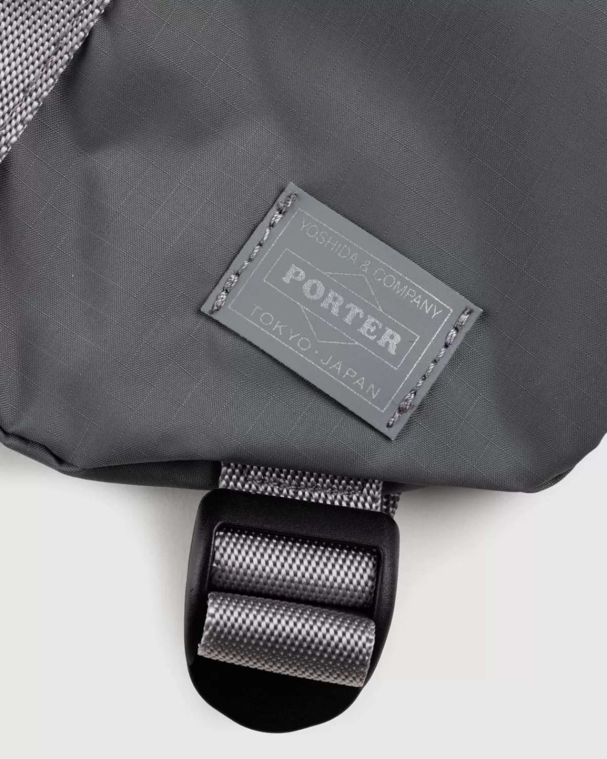 porteryoshida__co_flex_2weg_draagtas_grijs_1.webp Porter-Yoshida & Co. Flex 2-Weg Draagtas Grijs Shop