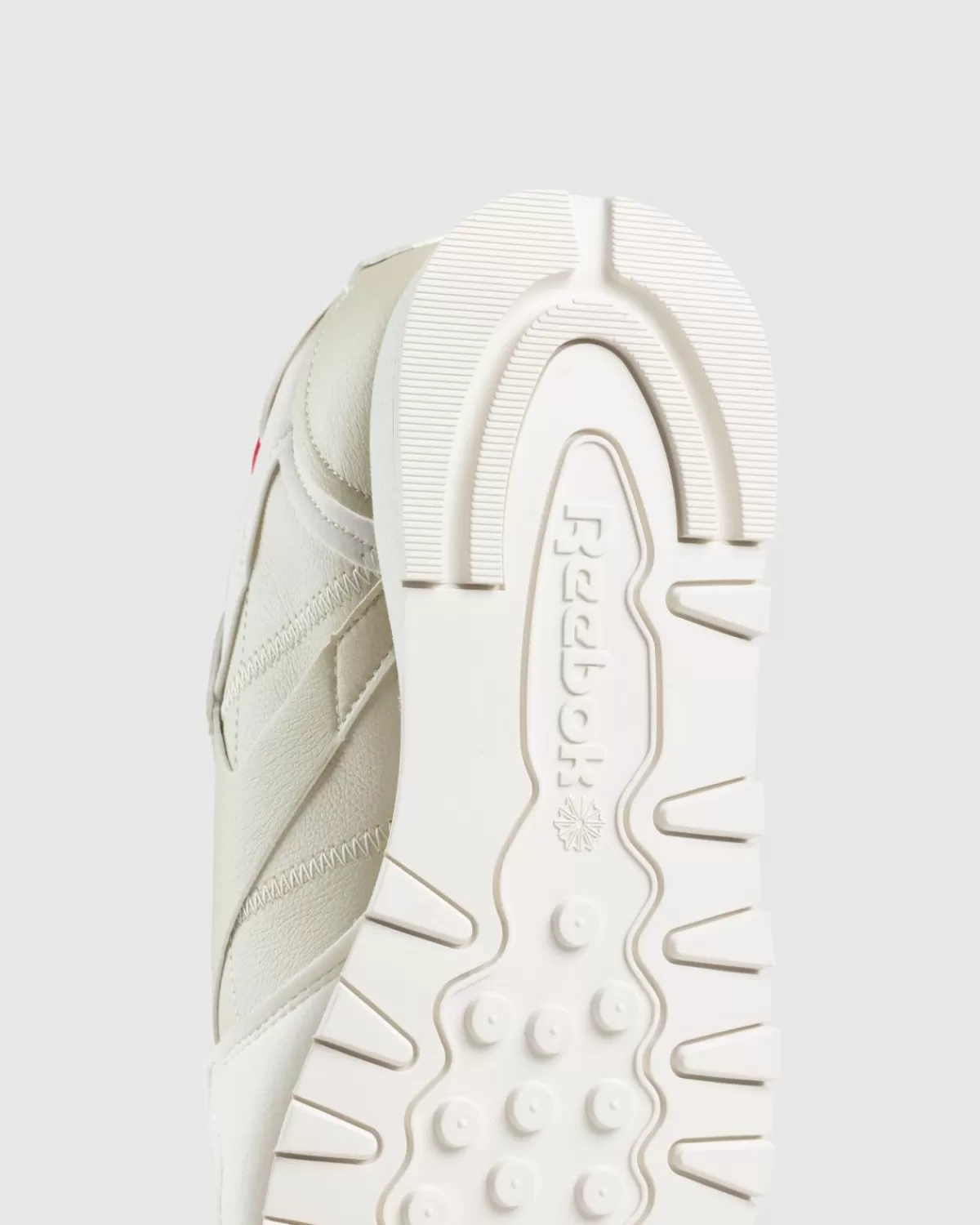 reebok_x_milk_makeup_club_c_85_vegan_vintage_krijtvector_roodkern_zwart_6.webp Reebok X Milk Makeup Club C 85 Vegan Vintage Krijt/Vector Rood/Kern Zwart Sale