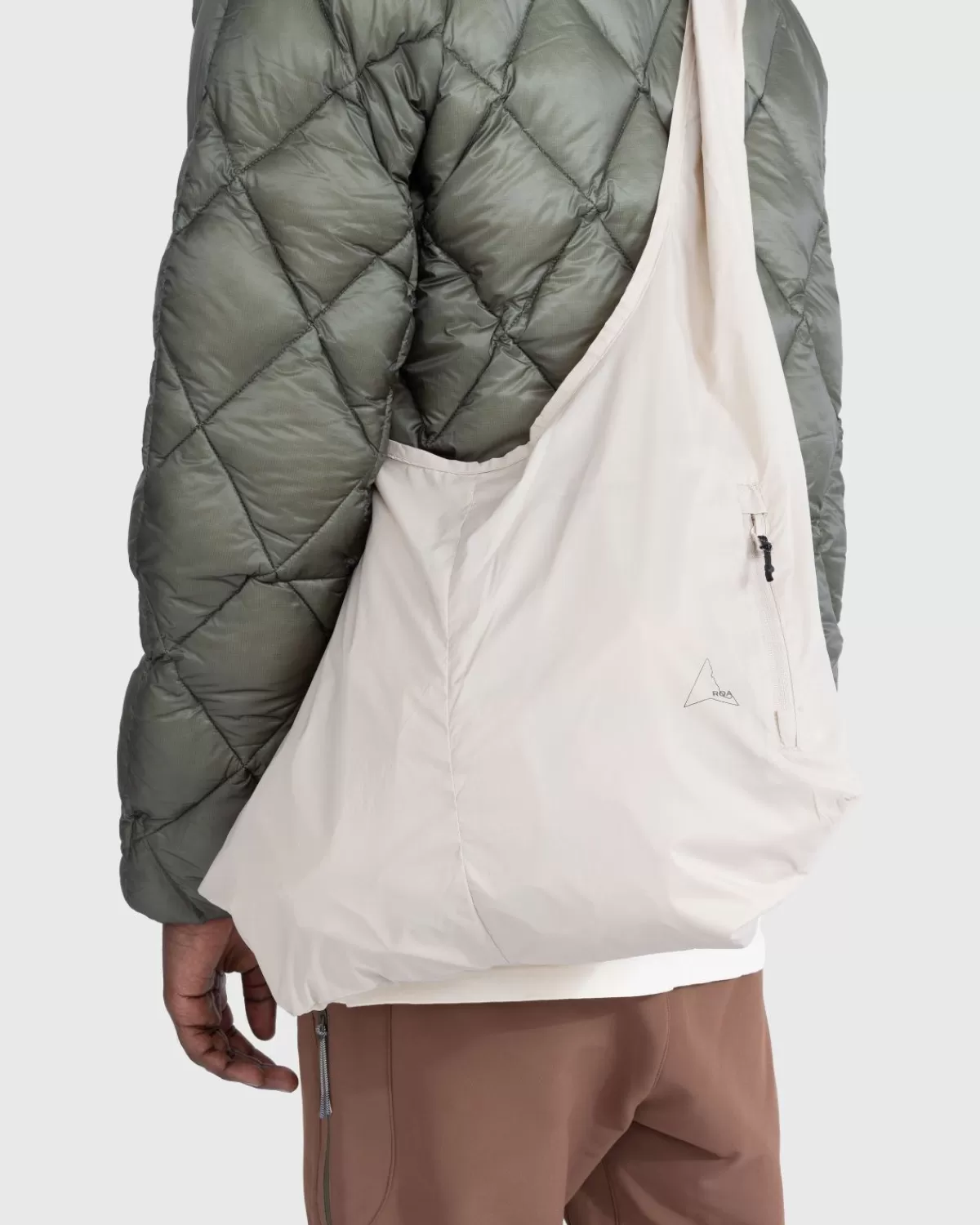 roa_opvouwbare_schoudertas_beige_5.webp ROA Opvouwbare Schoudertas Beige New