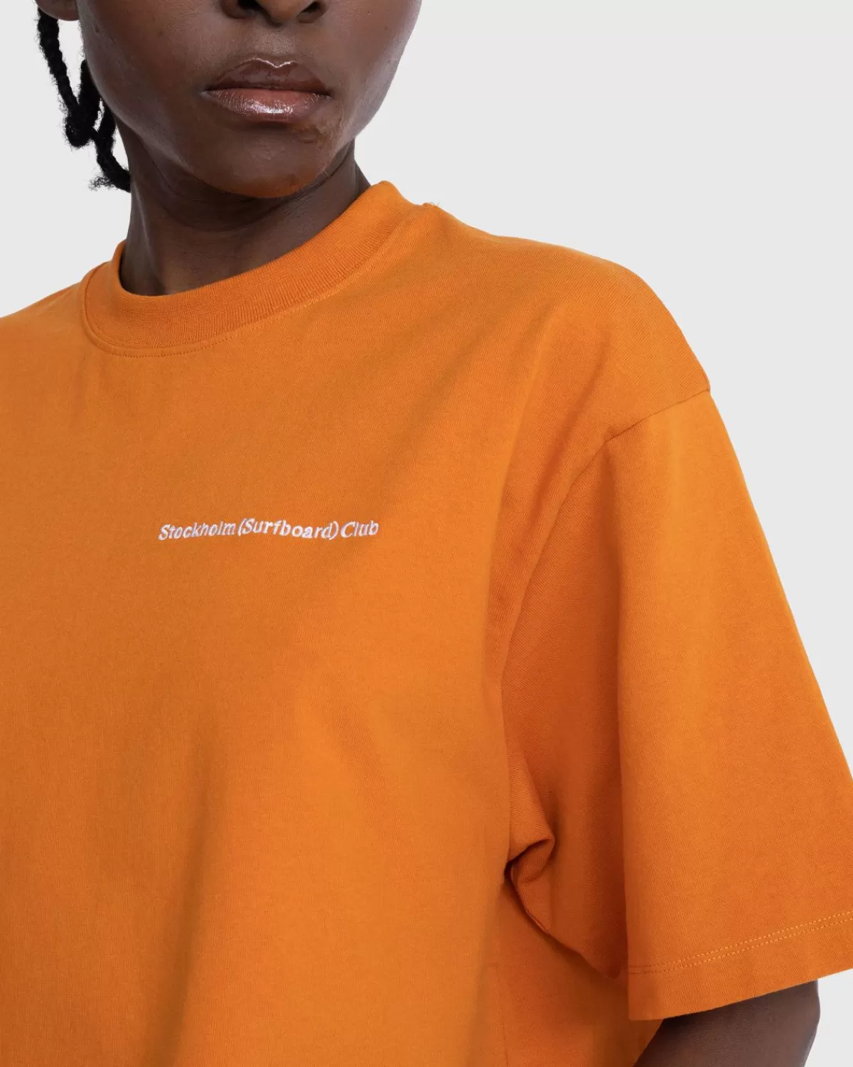 Stockholm Surfboard Club Geborduurd Logo T-Shirt Wortel Oranje Fashion